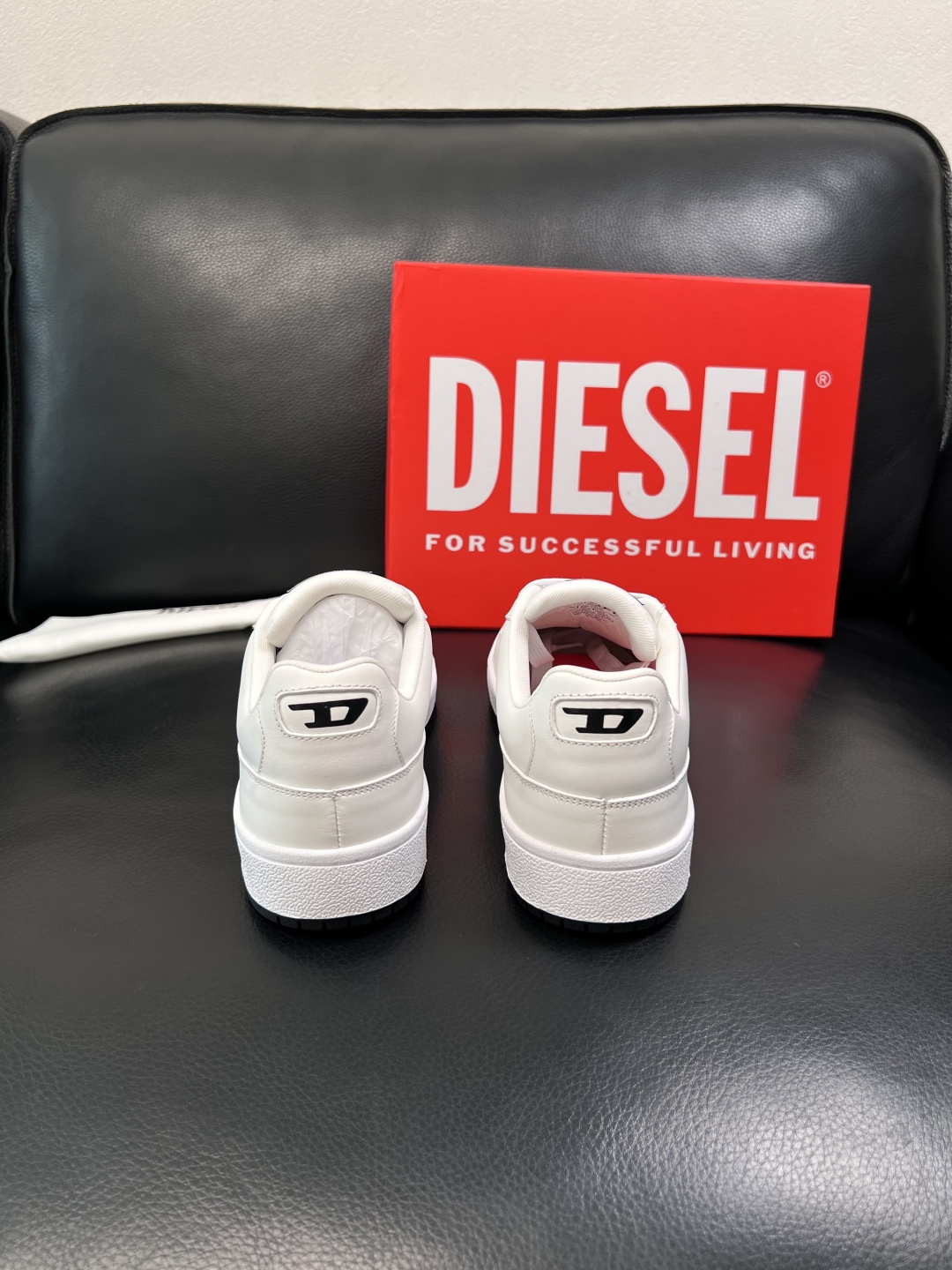 DIESEL  高品质  顶级工艺品  迪赛  专柜新款原厂配置，意大利进口牛皮面料，进口牛皮内里垫，透