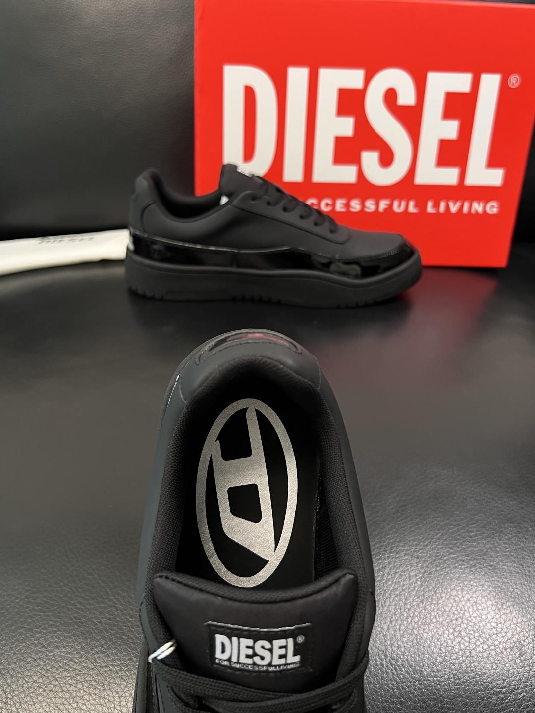 DIESEL  高品质  顶级工艺品  迪赛  专柜新款原厂配置，意大利进口牛皮面料，进口牛皮内里垫，透