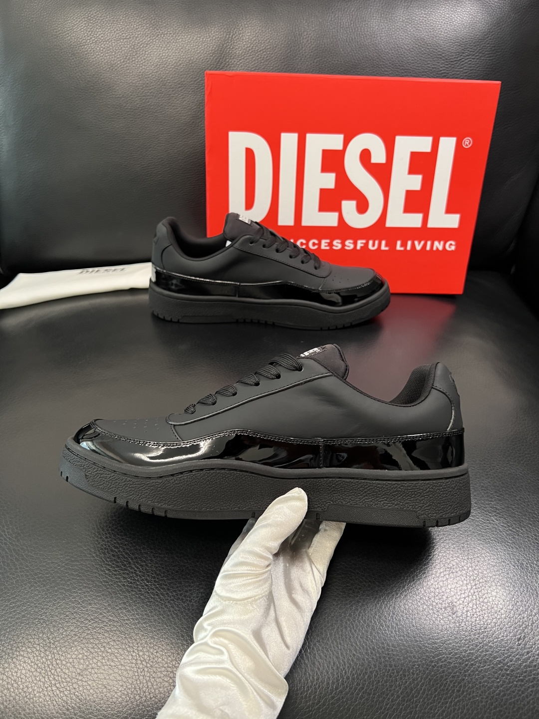 DIESEL  高品质  顶级工艺品  迪赛  专柜新款原厂配置，意大利进口牛皮面料，进口牛皮内里垫，透