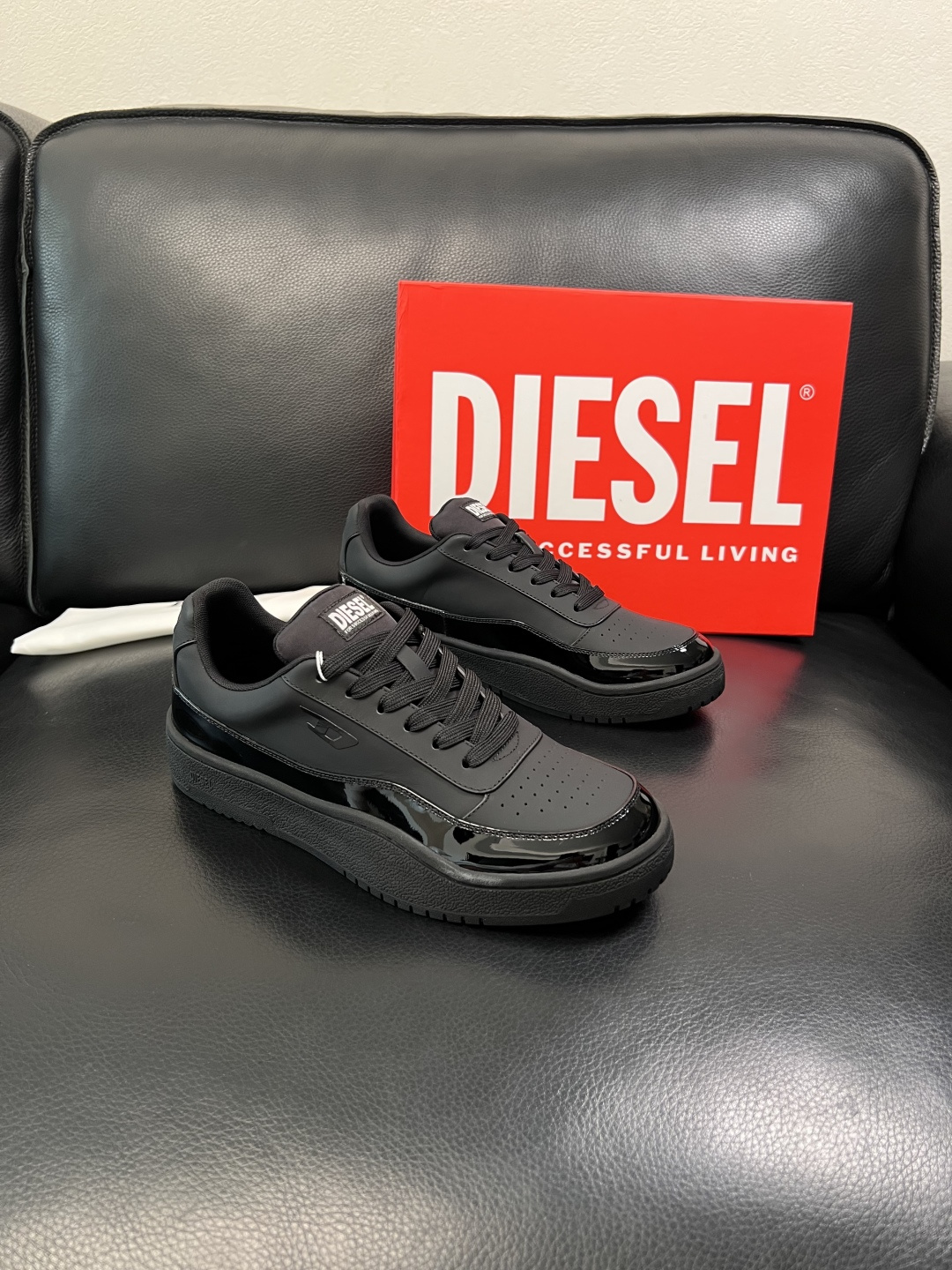 DIESEL  高品质  顶级工艺品  迪赛  专柜新款原厂配置，意大利进口牛皮面料，进口牛皮内里垫，透