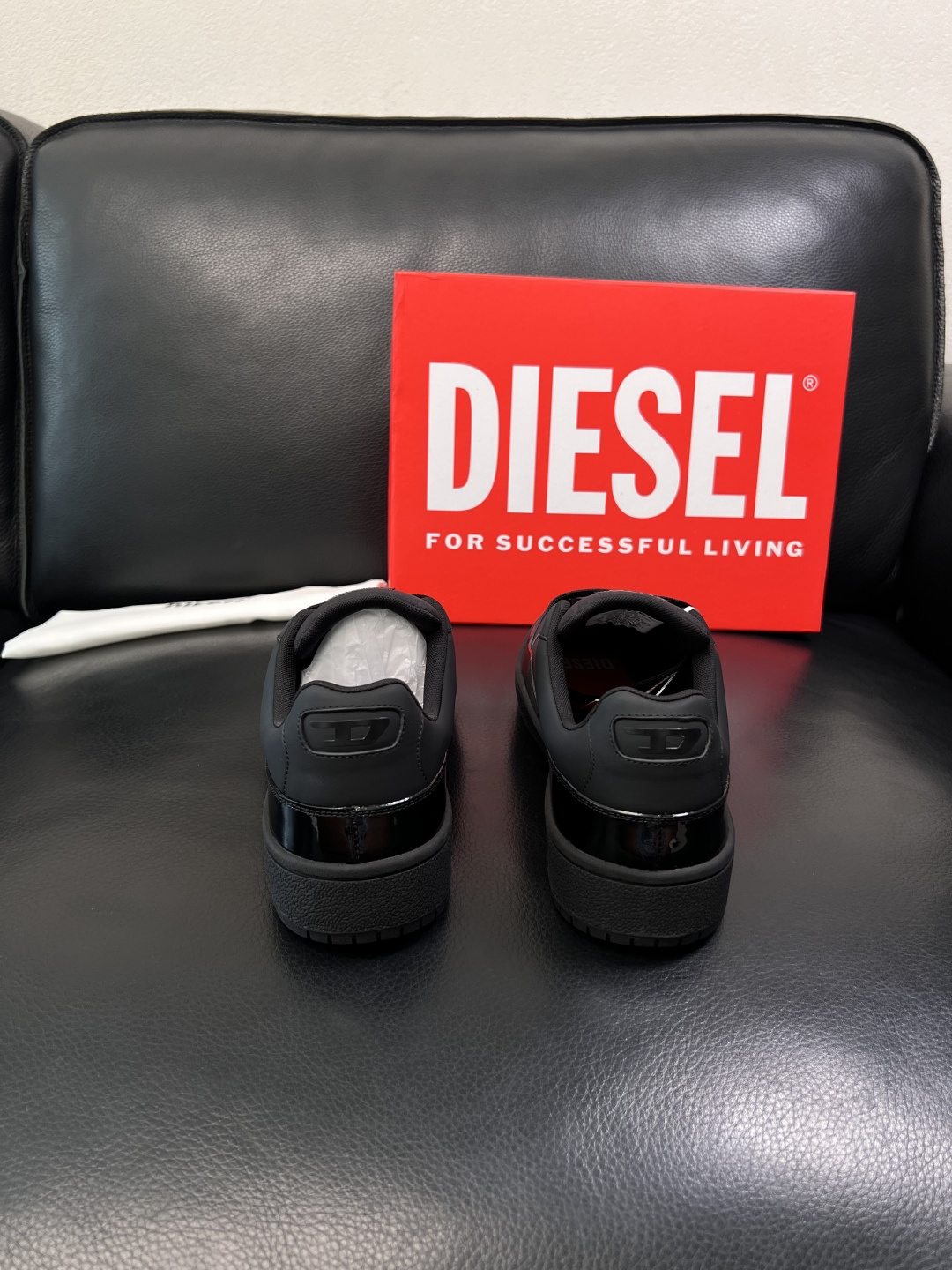 DIESEL  高品质  顶级工艺品  迪赛  专柜新款原厂配置，意大利进口牛皮面料，进口牛皮内里垫，透