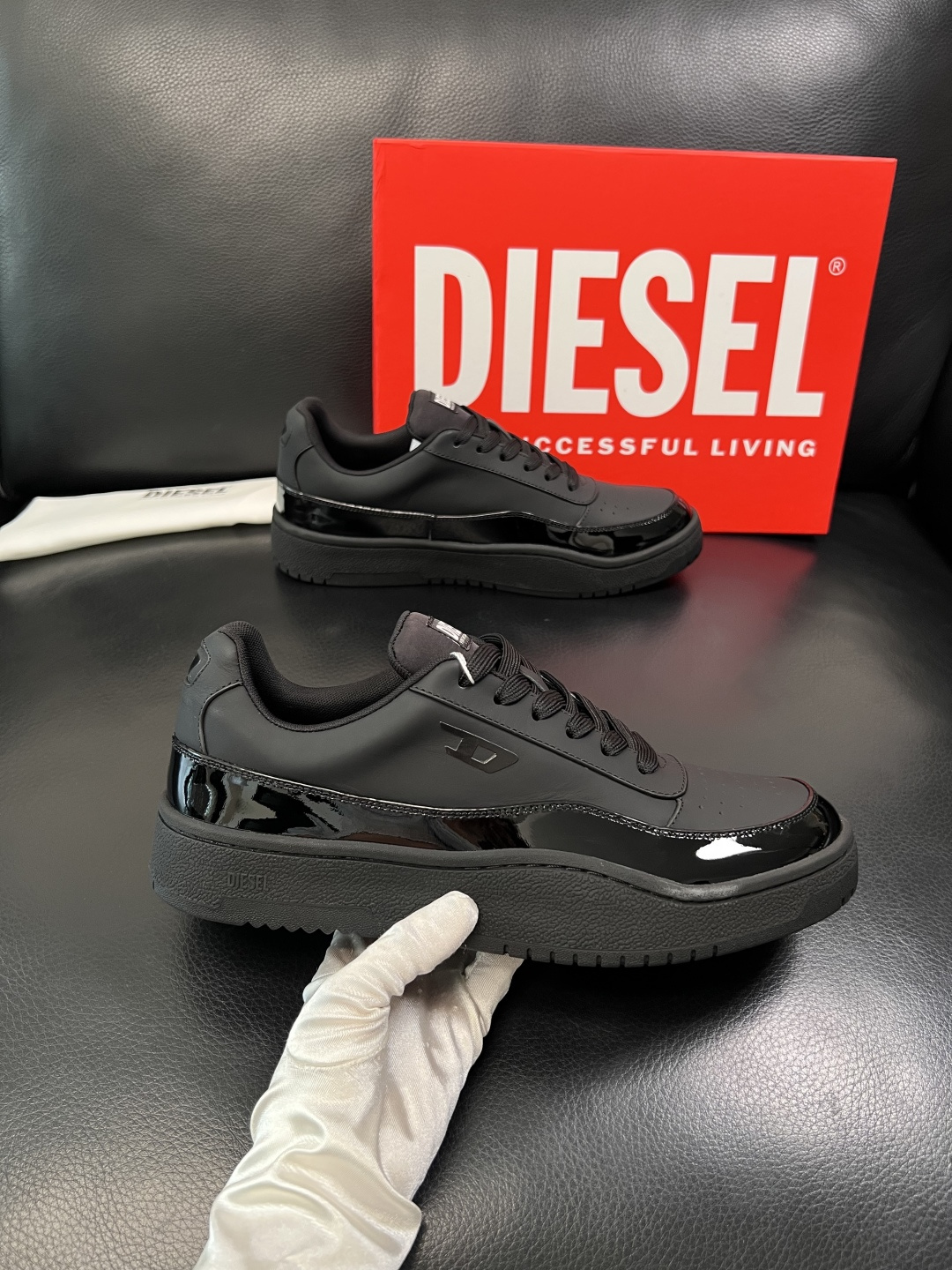 DIESEL  高品质  顶级工艺品  迪赛  专柜新款原厂配置，意大利进口牛皮面料，进口牛皮内里垫，透