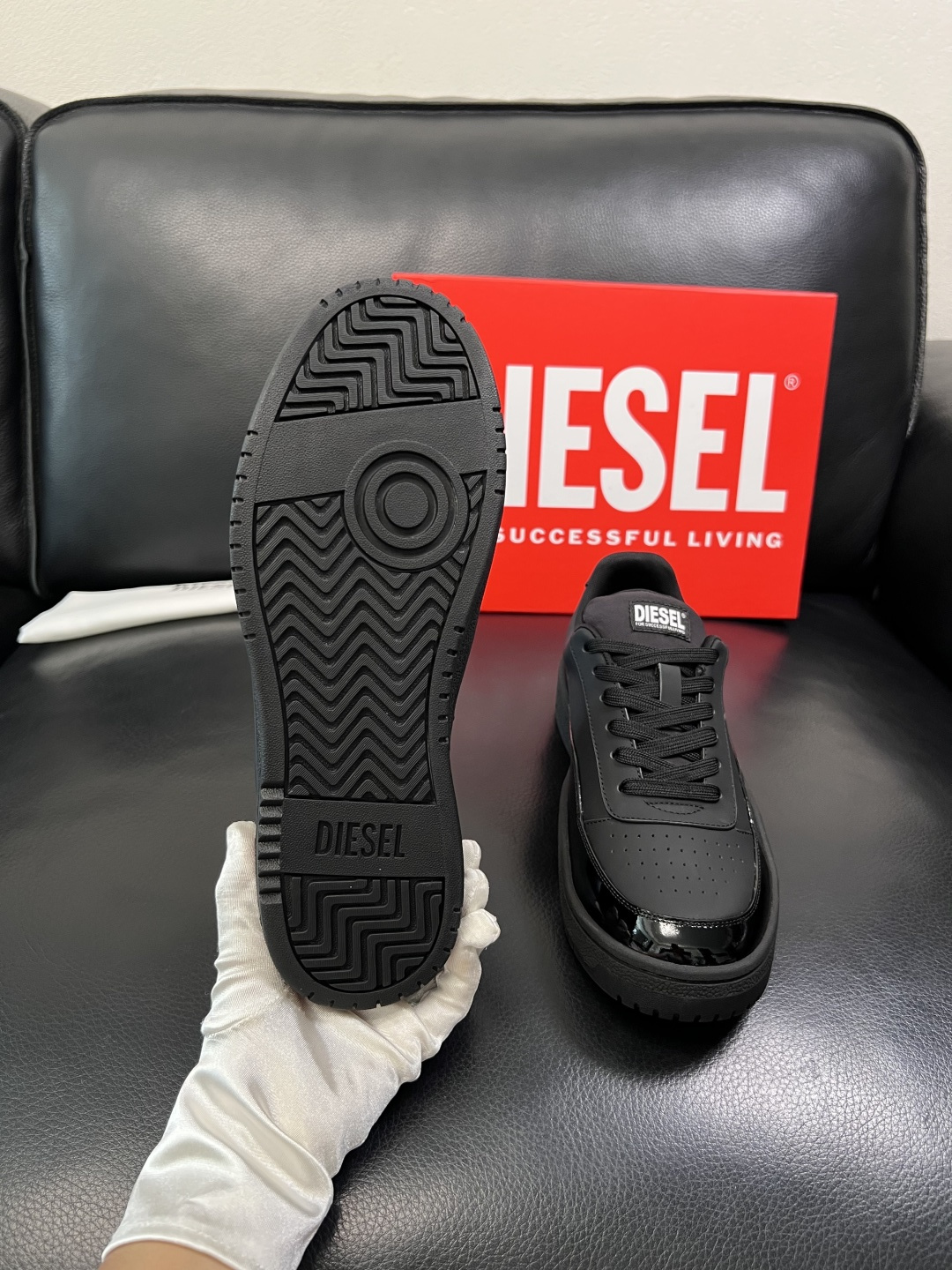 DIESEL  高品质  顶级工艺品  迪赛  专柜新款原厂配置，意大利进口牛皮面料，进口牛皮内里垫，透