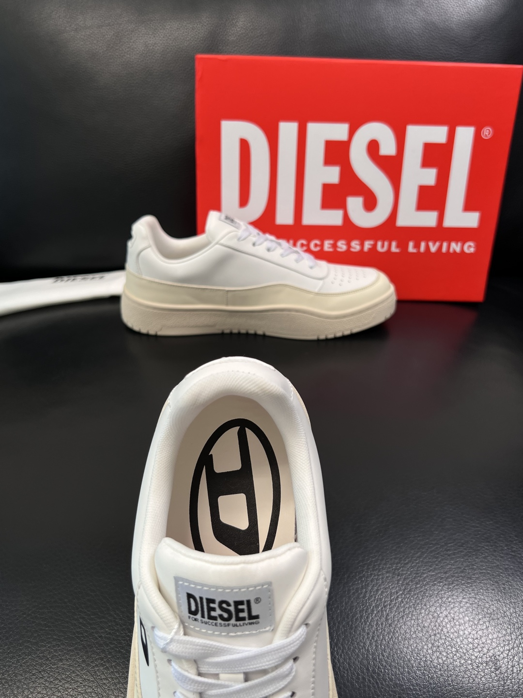 DIESEL  高品质  顶级工艺品  迪赛  专柜新款原厂配置，意大利进口牛皮面料，进口牛皮内里垫，透