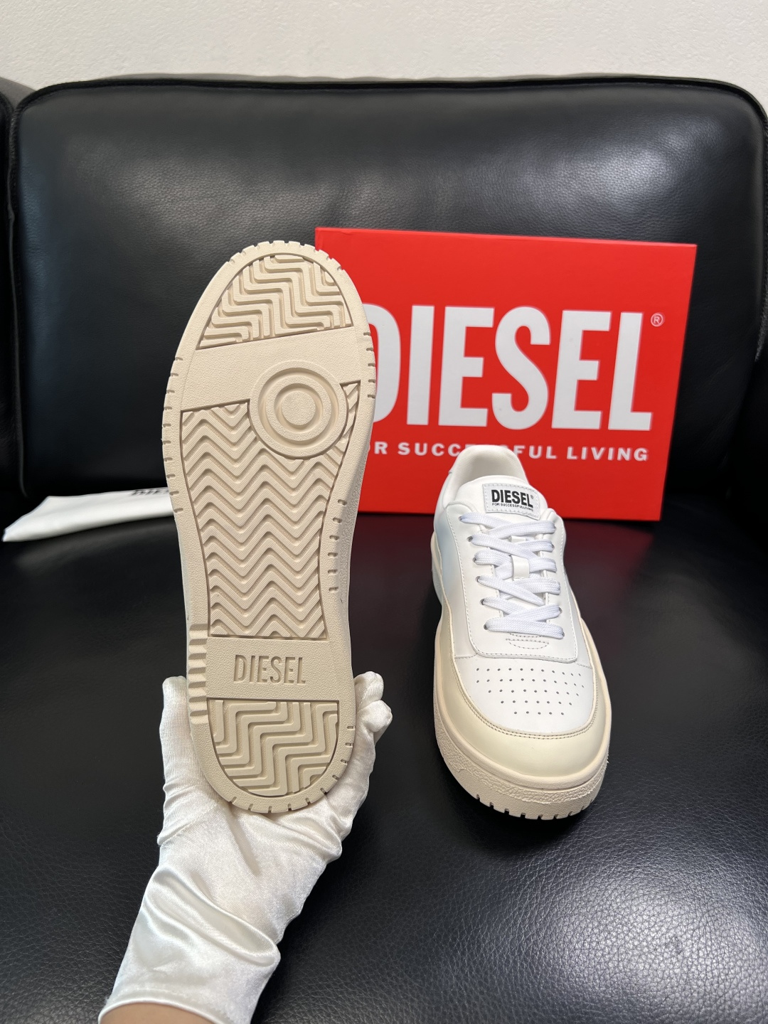 DIESEL  高品质  顶级工艺品  迪赛  专柜新款原厂配置，意大利进口牛皮面料，进口牛皮内里垫，透