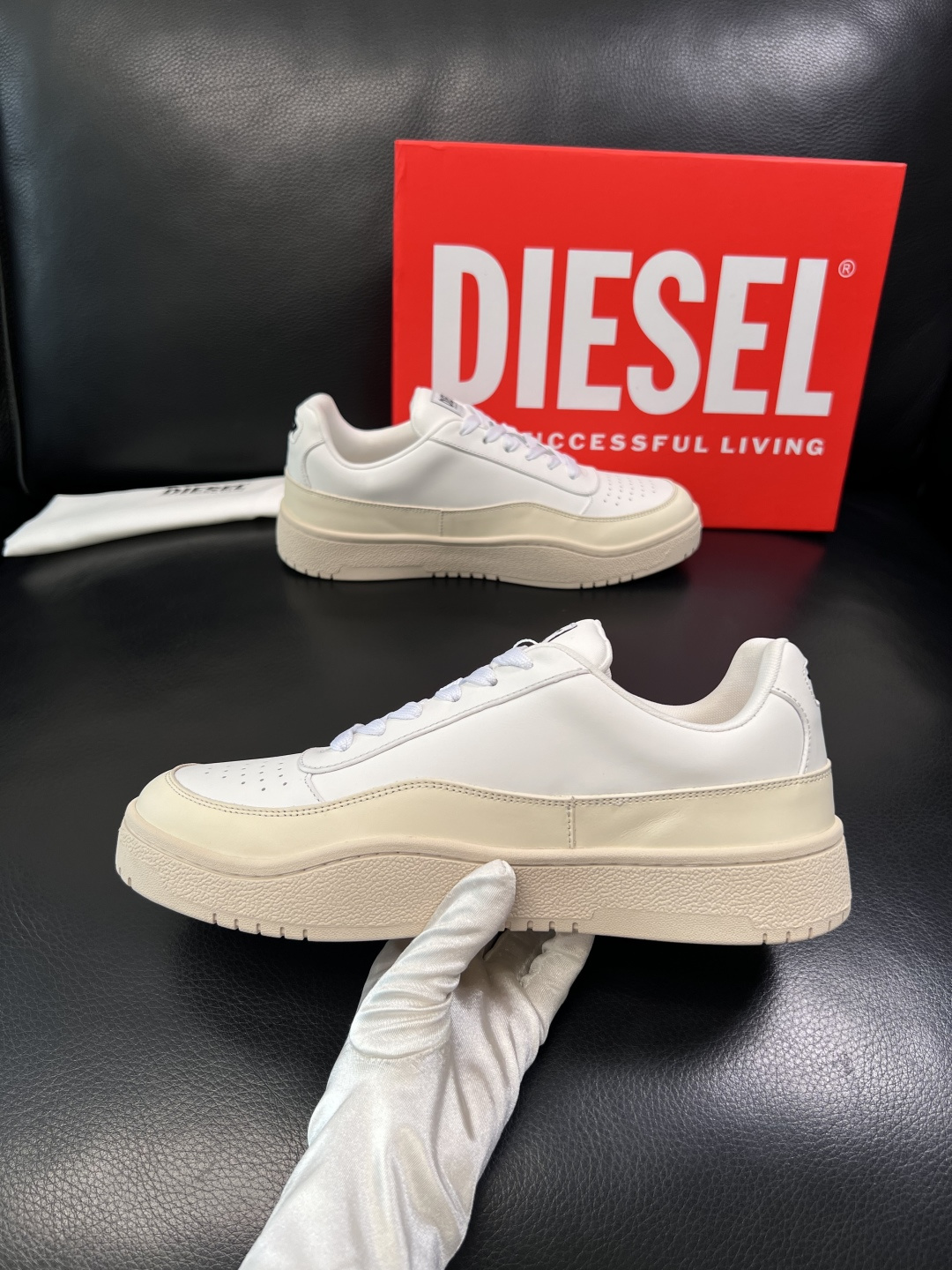 DIESEL  高品质  顶级工艺品  迪赛  专柜新款原厂配置，意大利进口牛皮面料，进口牛皮内里垫，透