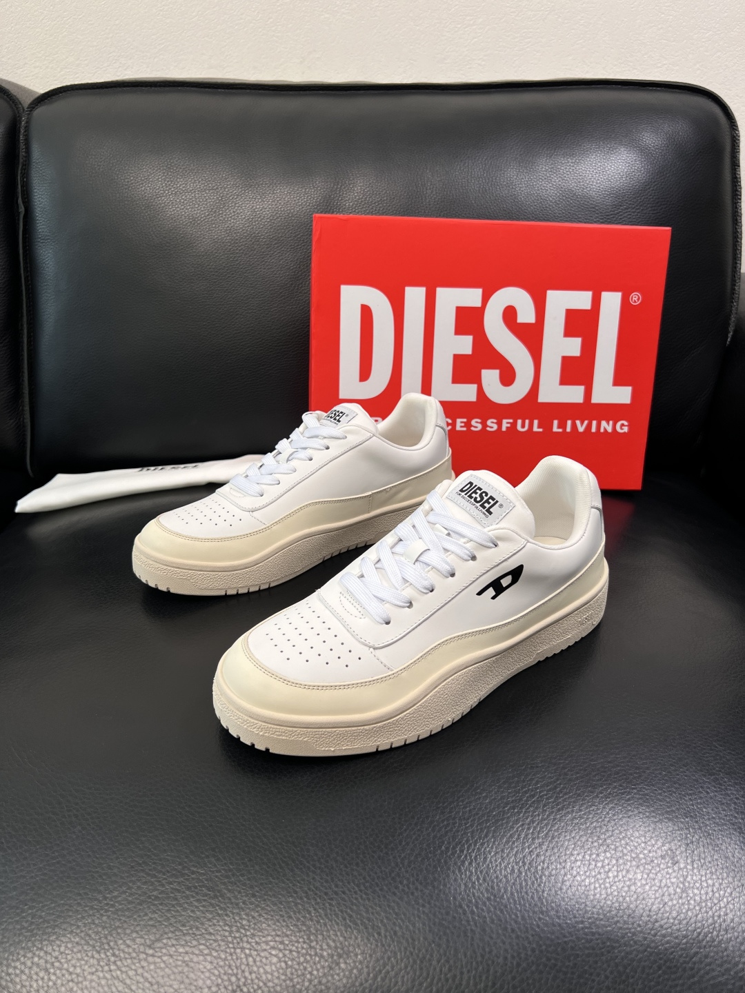 DIESEL  高品质  顶级工艺品  迪赛  专柜新款原厂配置，意大利进口牛皮面料，进口牛皮内里垫，透
