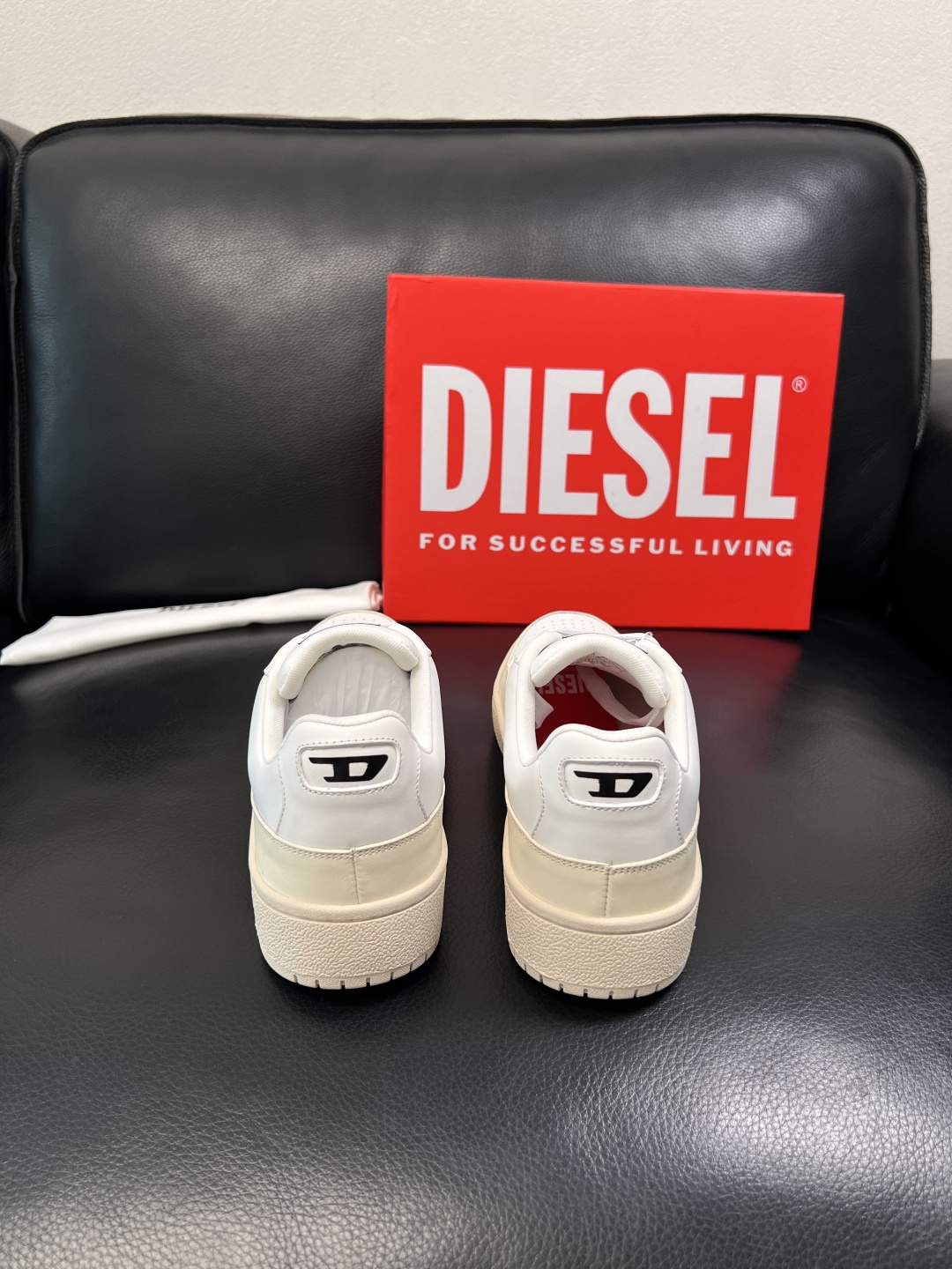 DIESEL  高品质  顶级工艺品  迪赛  专柜新款原厂配置，意大利进口牛皮面料，进口牛皮内里垫，透