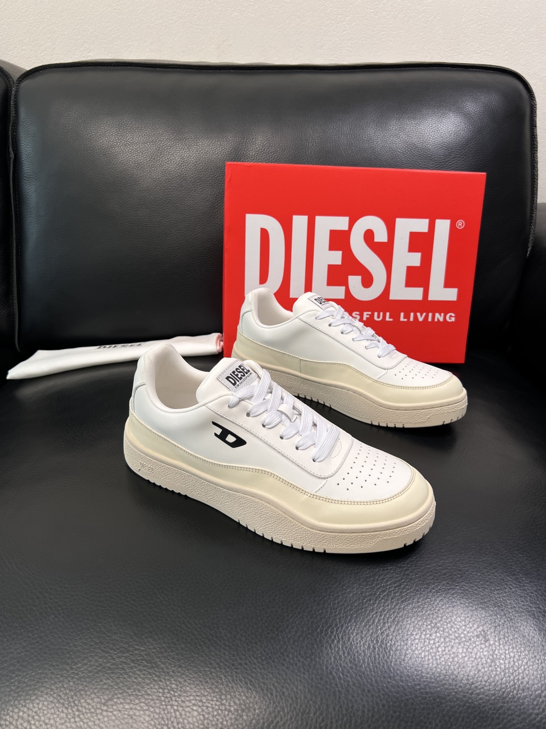 DIESEL  高品质  顶级工艺品  迪赛  专柜新款原厂配置，意大利进口牛皮面料，进口牛皮内里垫，透