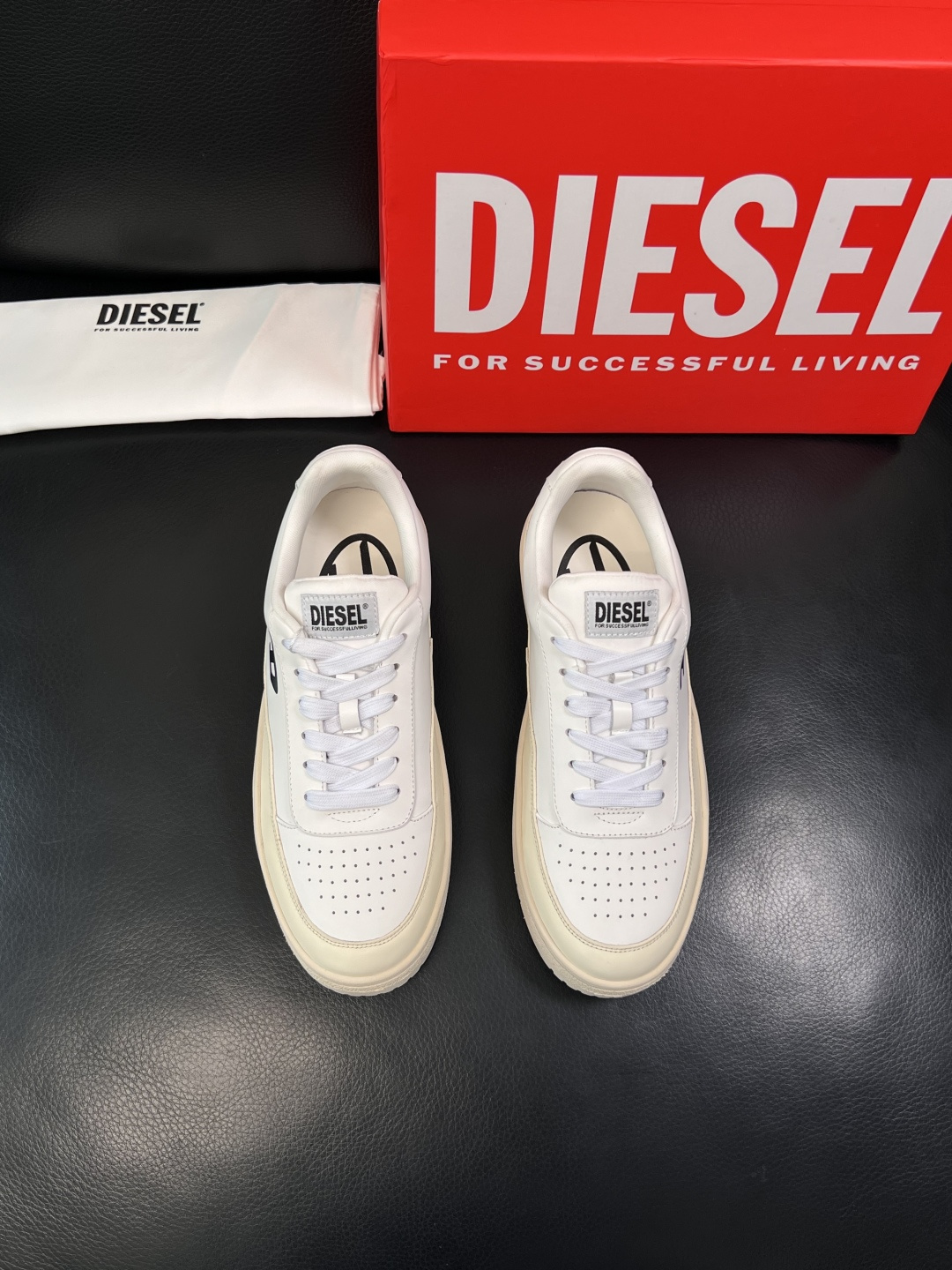 DIESEL  高品质  顶级工艺品  迪赛  专柜新款原厂配置，意大利进口牛皮面料，进口牛皮内里垫，透