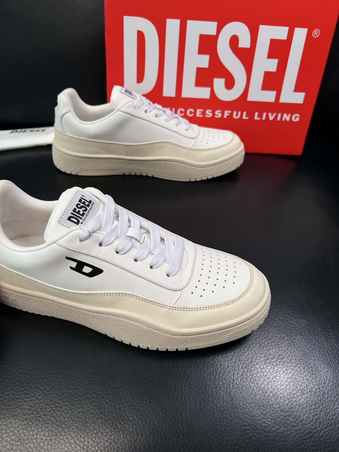 DIESEL  高品质  顶级工艺品  迪赛  专柜新款原厂配置，意大利进口牛皮面料，进口牛皮内里垫，透
