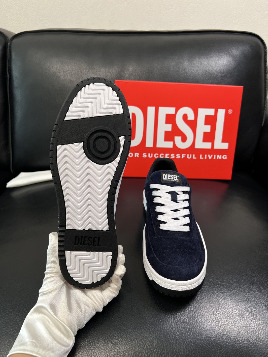 DIESEL  高品质  顶级工艺品  迪赛  专柜新款原厂配置，意大利进口牛皮面料，进口牛皮内里垫，透
