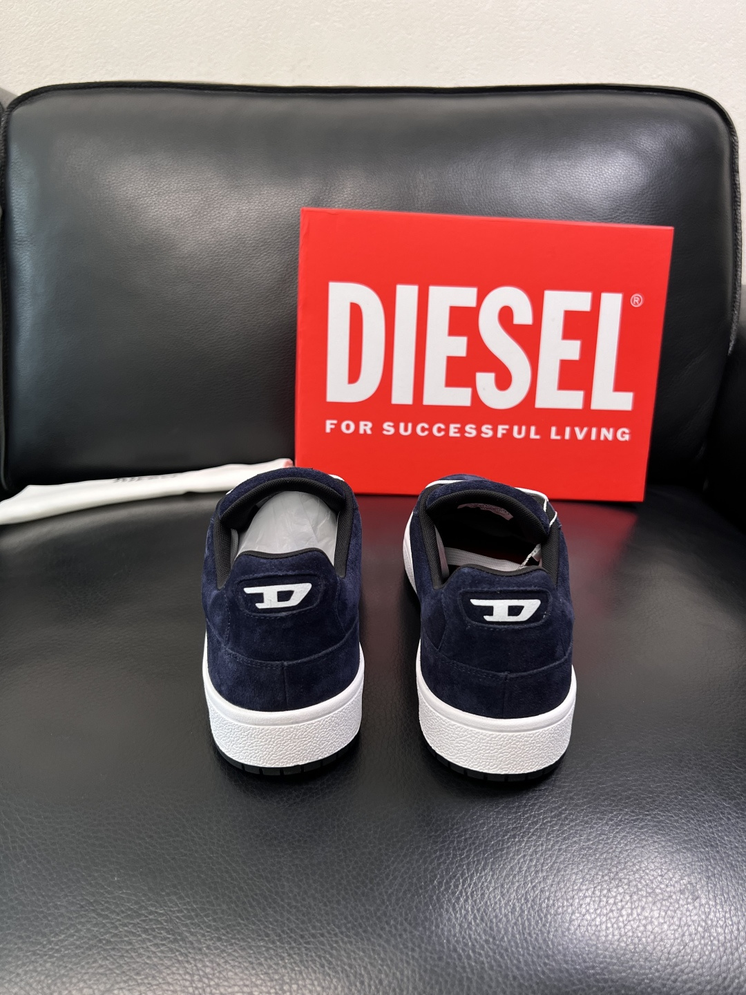 DIESEL  高品质  顶级工艺品  迪赛  专柜新款原厂配置，意大利进口牛皮面料，进口牛皮内里垫，透