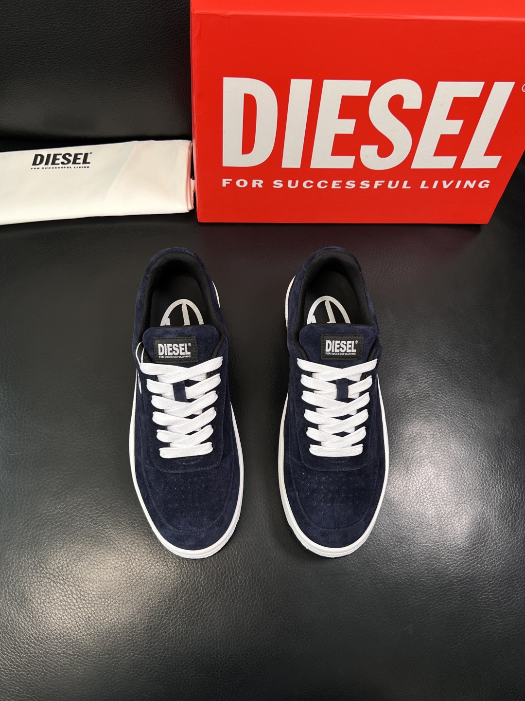 DIESEL  高品质  顶级工艺品  迪赛  专柜新款原厂配置，意大利进口牛皮面料，进口牛皮内里垫，透