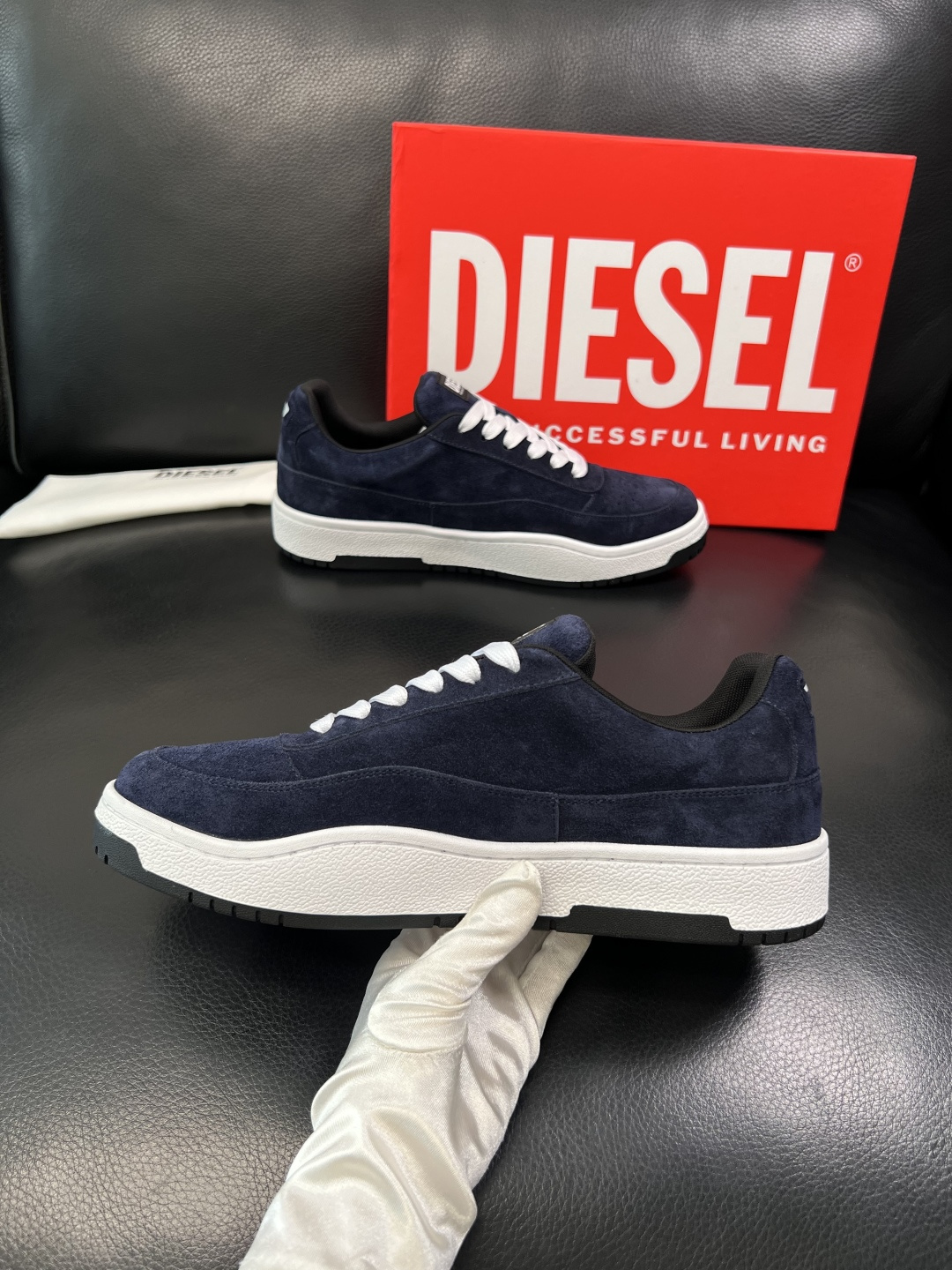 DIESEL  高品质  顶级工艺品  迪赛  专柜新款原厂配置，意大利进口牛皮面料，进口牛皮内里垫，透
