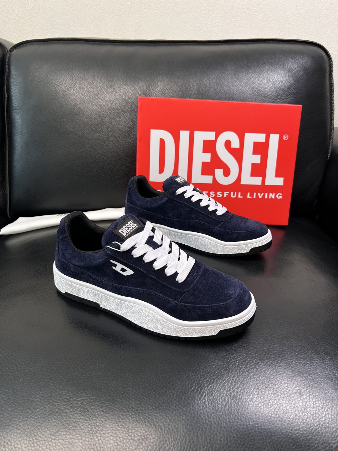 DIESEL  高品质  顶级工艺品  迪赛  专柜新款原厂配置，意大利进口牛皮面料，进口牛皮内里垫，透
