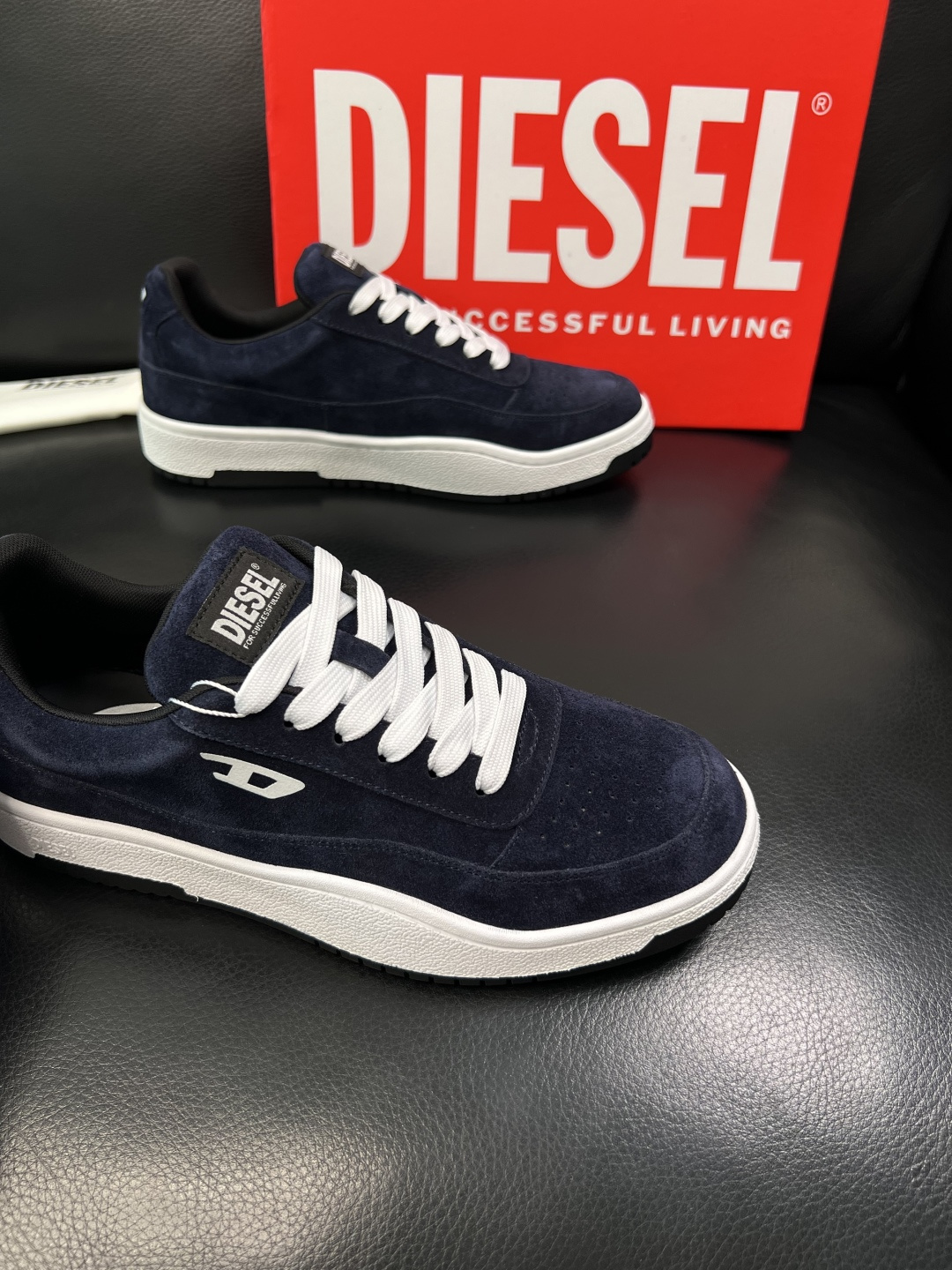 DIESEL  高品质  顶级工艺品  迪赛  专柜新款原厂配置，意大利进口牛皮面料，进口牛皮内里垫，透