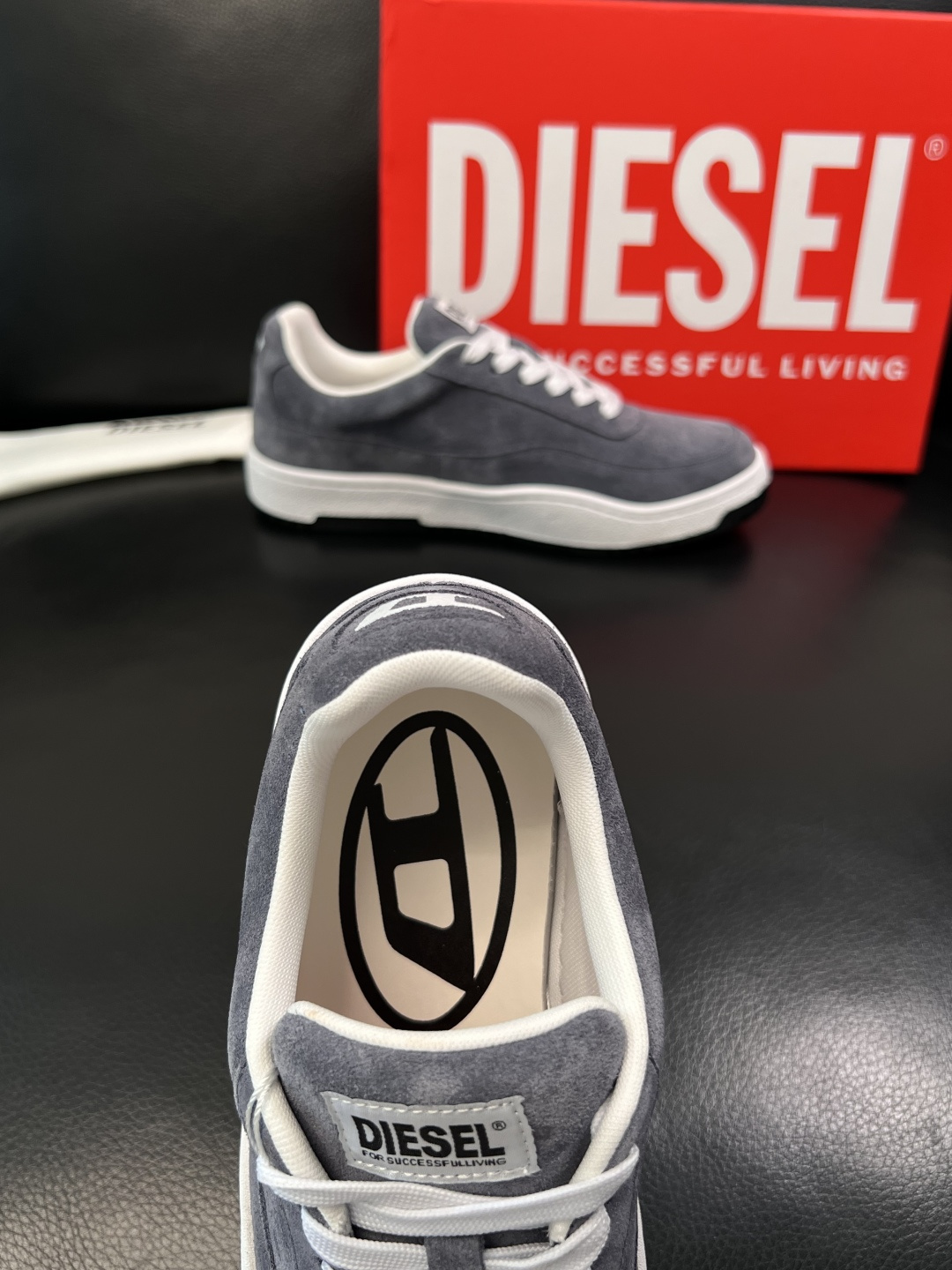 DIESEL  高品质  顶级工艺品  迪赛  专柜新款原厂配置，意大利进口牛皮面料，进口牛皮内里垫，透