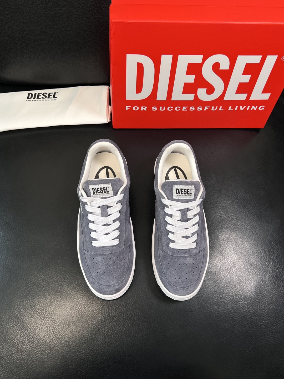 DIESEL  高品质  顶级工艺品  迪赛  专柜新款原厂配置，意大利进口牛皮面料，进口牛皮内里垫，透