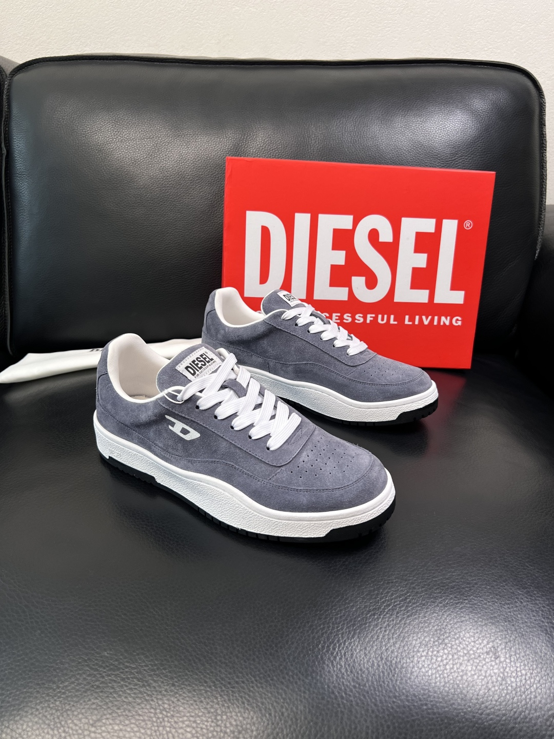 DIESEL  高品质  顶级工艺品  迪赛  专柜新款原厂配置，意大利进口牛皮面料，进口牛皮内里垫，透