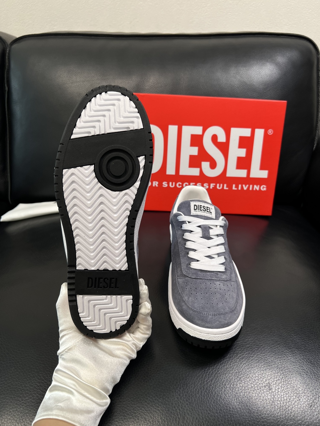 DIESEL  高品质  顶级工艺品  迪赛  专柜新款原厂配置，意大利进口牛皮面料，进口牛皮内里垫，透