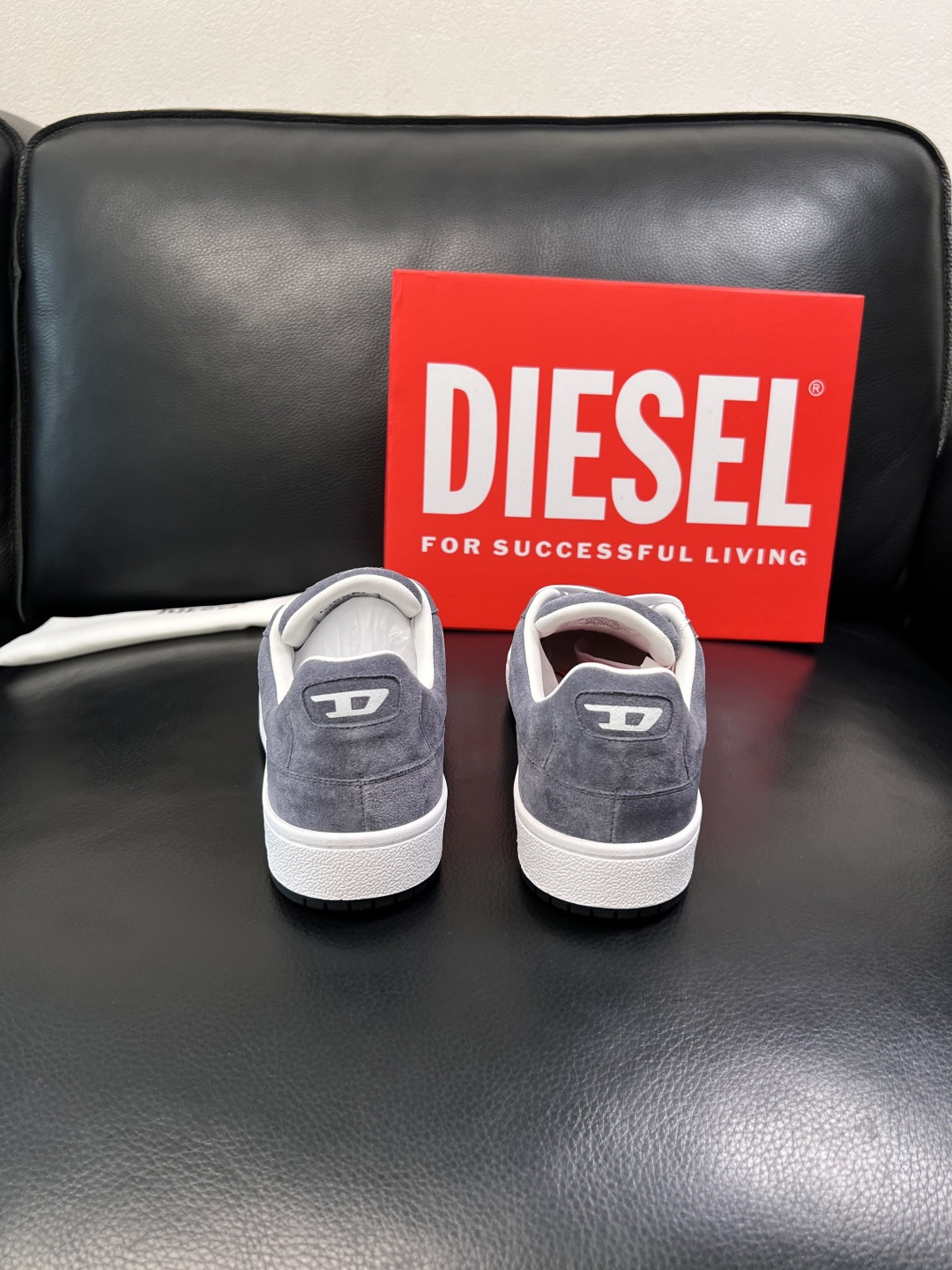 DIESEL  高品质  顶级工艺品  迪赛  专柜新款原厂配置，意大利进口牛皮面料，进口牛皮内里垫，透