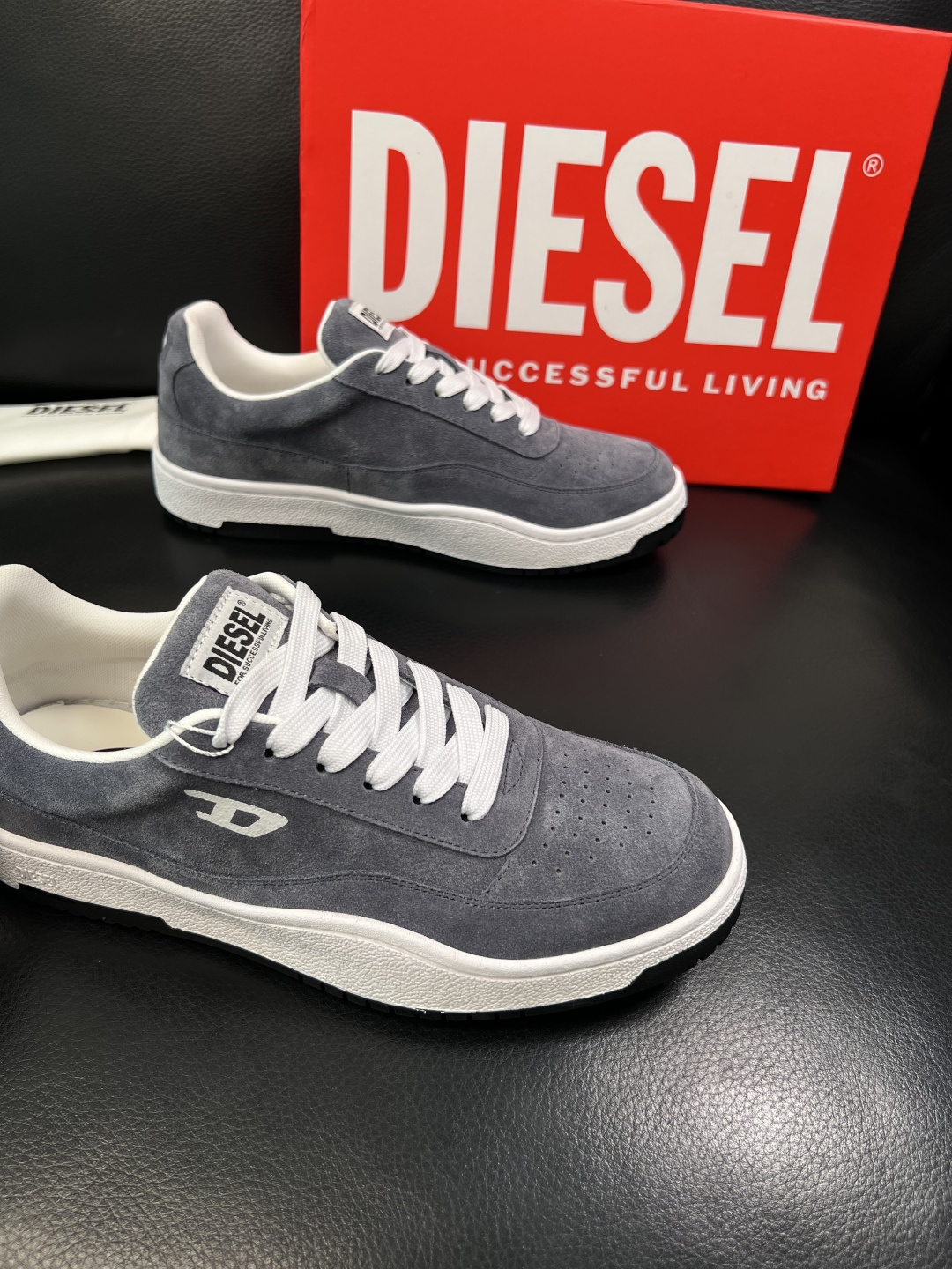 DIESEL  高品质  顶级工艺品  迪赛  专柜新款原厂配置，意大利进口牛皮面料，进口牛皮内里垫，透