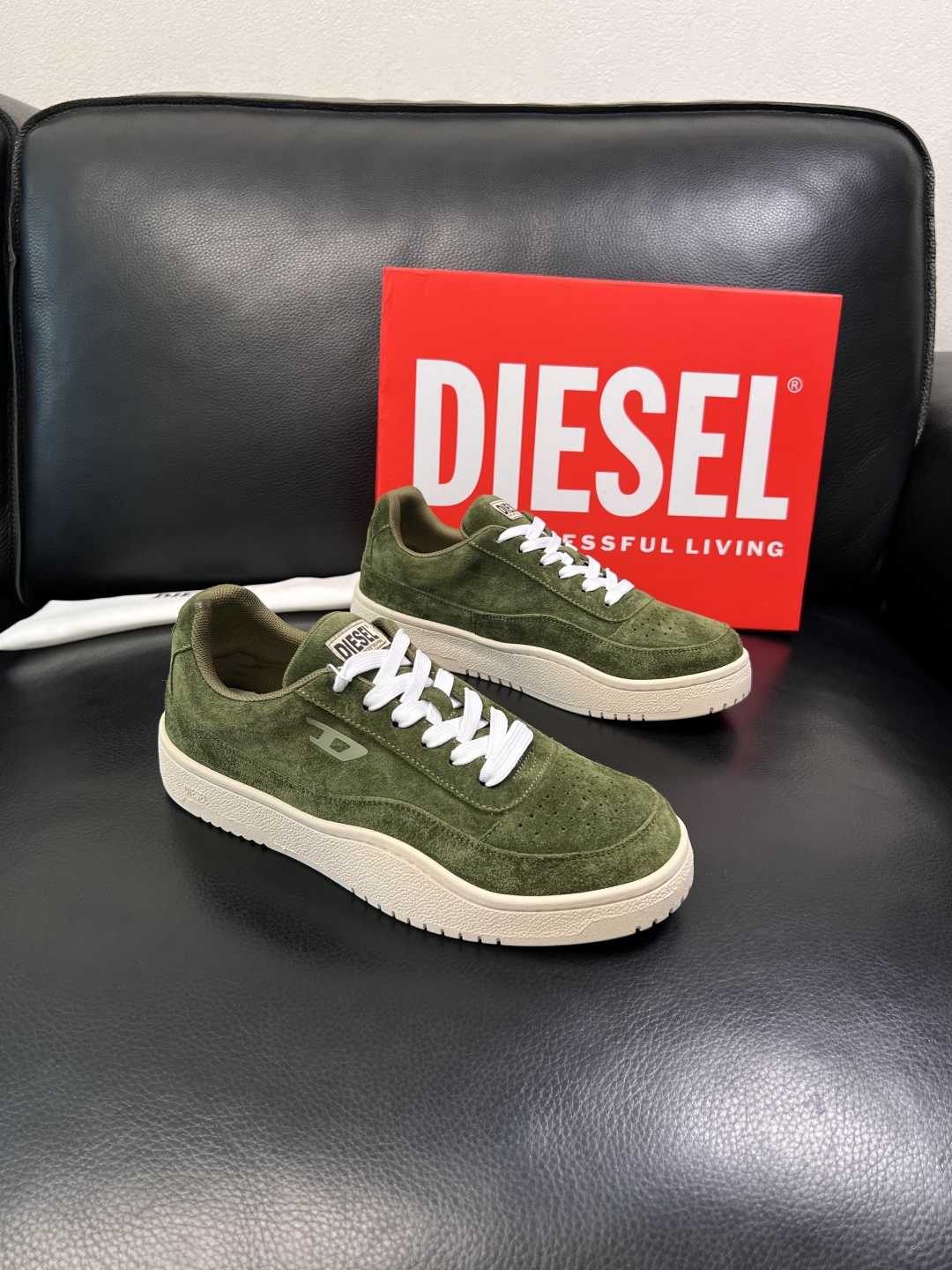 DIESEL  高品质  顶级工艺品  迪赛  专柜新款原厂配置，意大利进口牛皮面料，进口牛皮内里垫，透