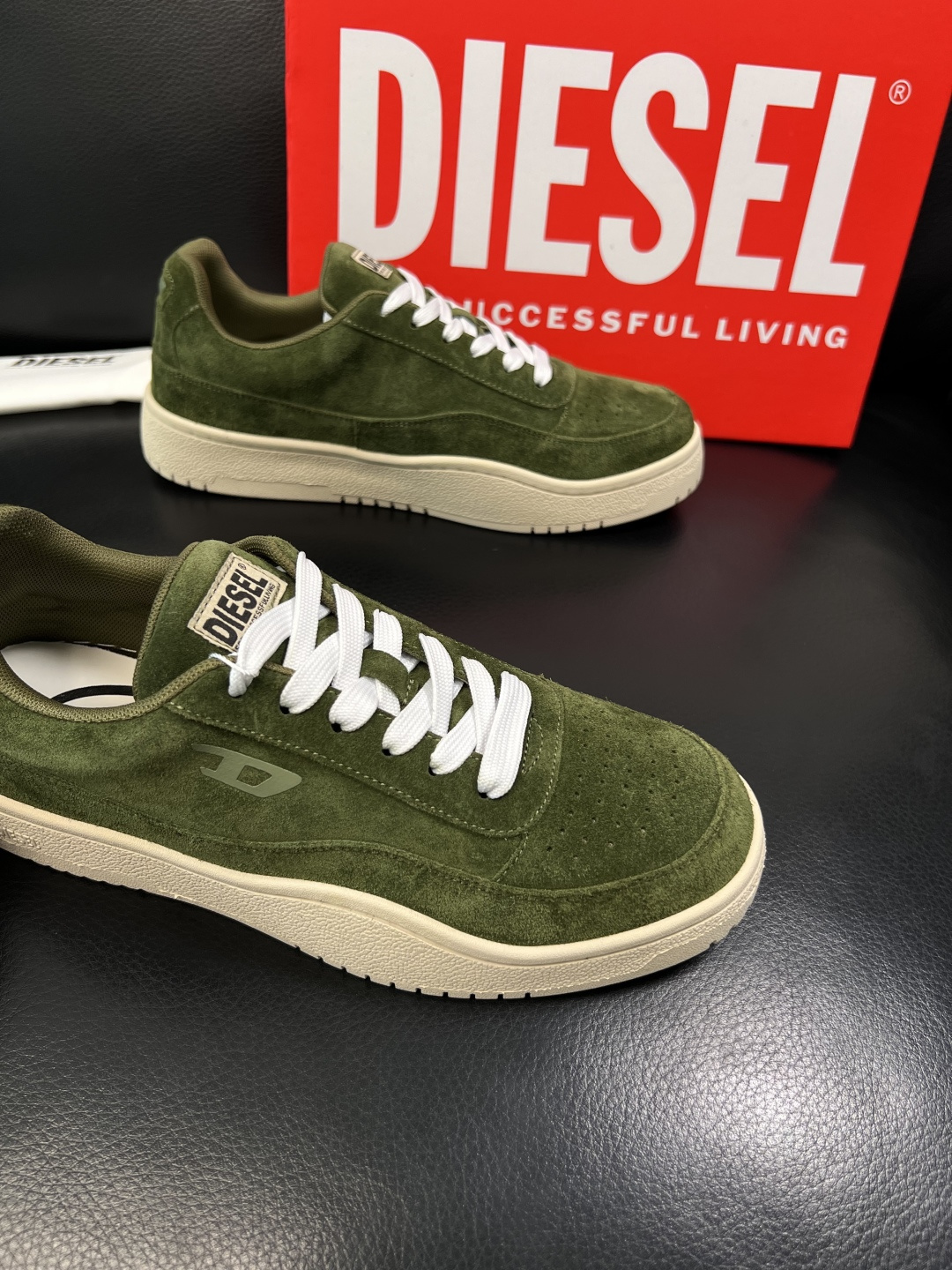 DIESEL  高品质  顶级工艺品  迪赛  专柜新款原厂配置，意大利进口牛皮面料，进口牛皮内里垫，透