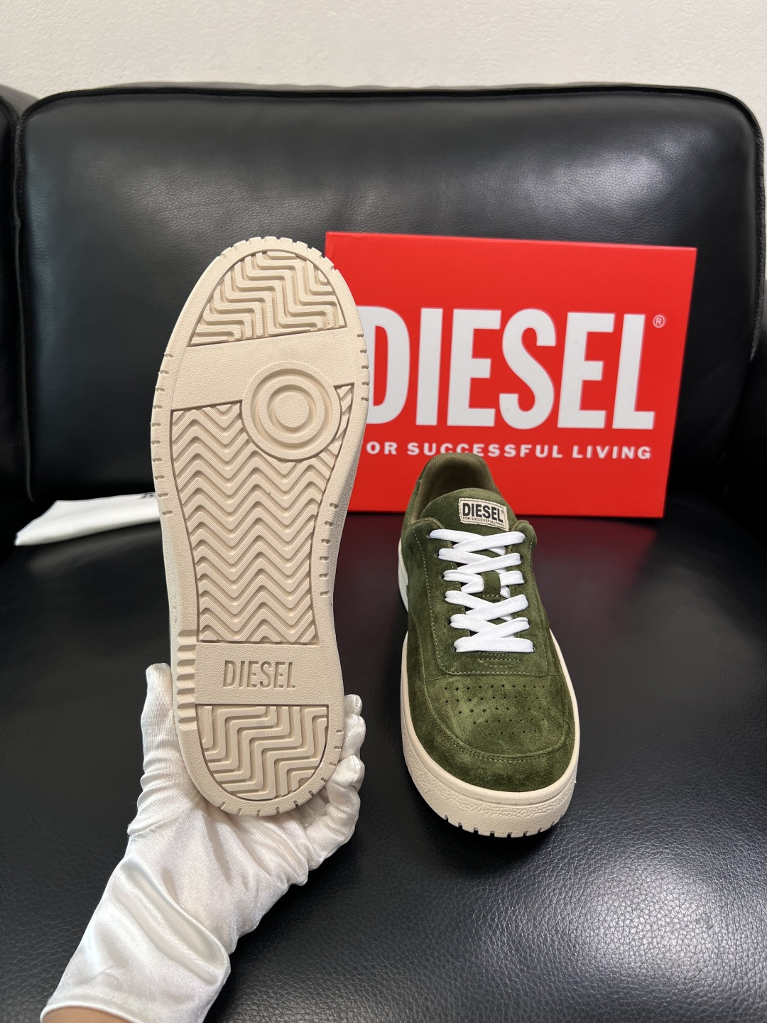 DIESEL  高品质  顶级工艺品  迪赛  专柜新款原厂配置，意大利进口牛皮面料，进口牛皮内里垫，透