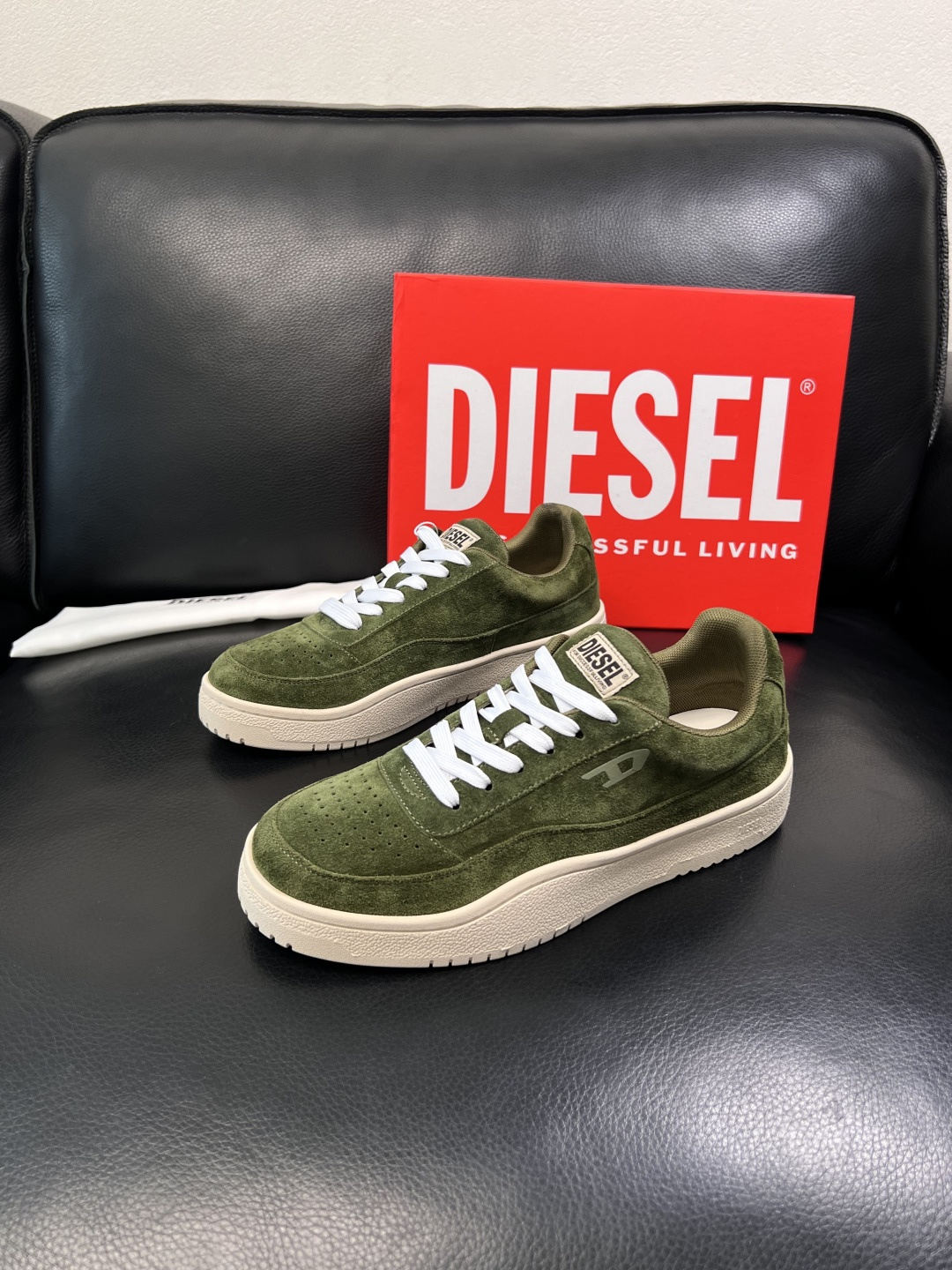 DIESEL  高品质  顶级工艺品  迪赛  专柜新款原厂配置，意大利进口牛皮面料，进口牛皮内里垫，透