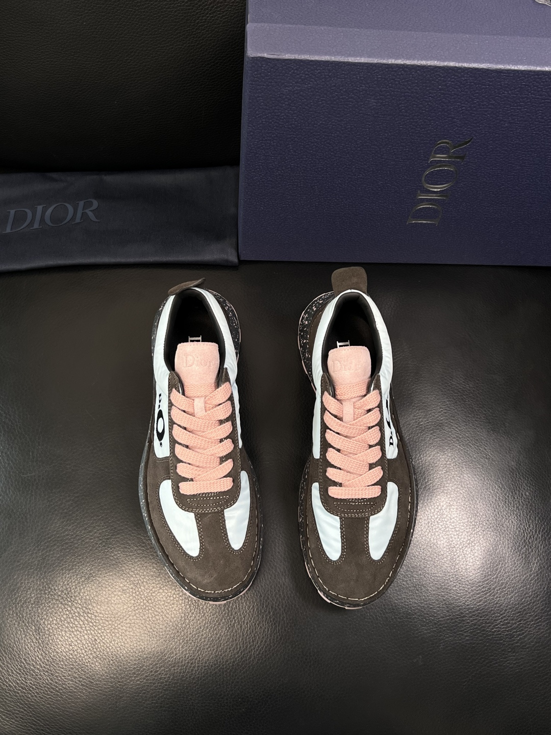 Dior 顶级工艺品 迪奥  专柜同步 原厂配置，意大利进口原版牛皮面料，透气舒适进口水染牛里垫，鞋底：