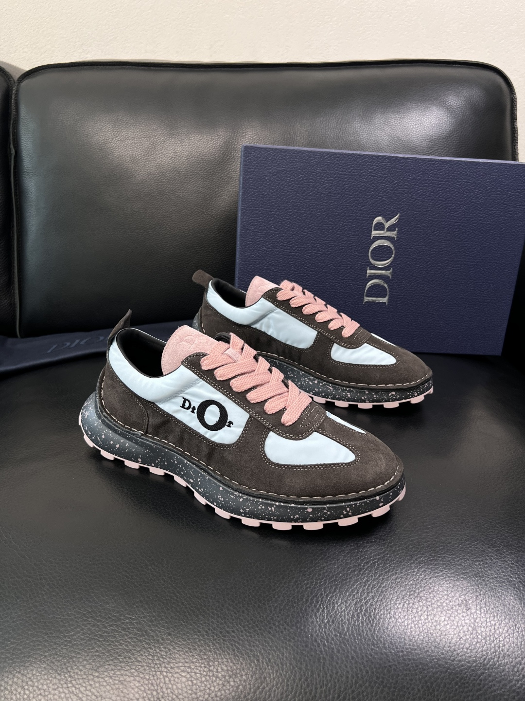 Dior 顶级工艺品 迪奥  专柜同步 原厂配置，意大利进口原版牛皮面料，透气舒适进口水染牛里垫，鞋底：