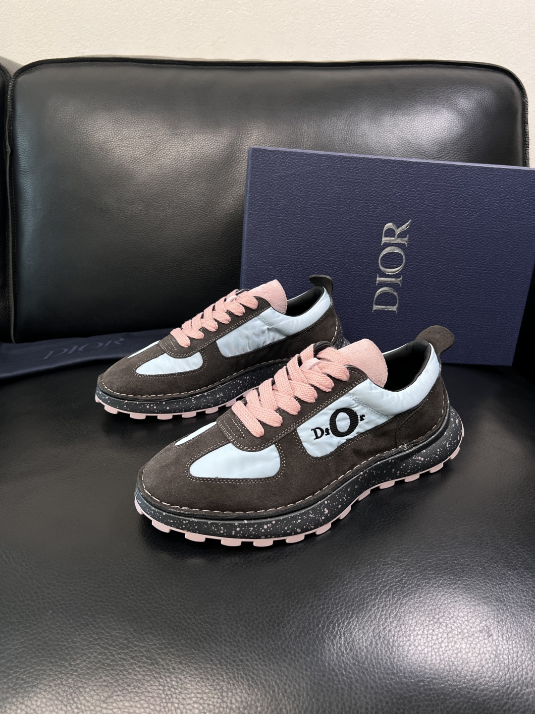 Dior 顶级工艺品 迪奥  专柜同步 原厂配置，意大利进口原版牛皮面料，透气舒适进口水染牛里垫，鞋底：