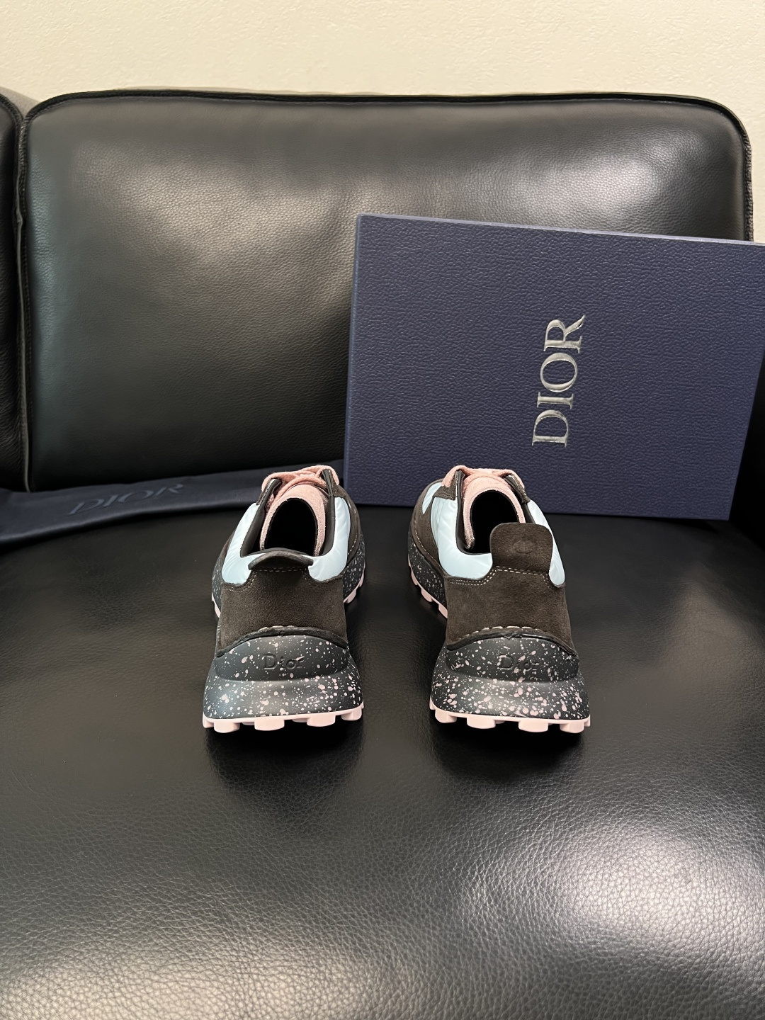 Dior 顶级工艺品 迪奥  专柜同步 原厂配置，意大利进口原版牛皮面料，透气舒适进口水染牛里垫，鞋底：