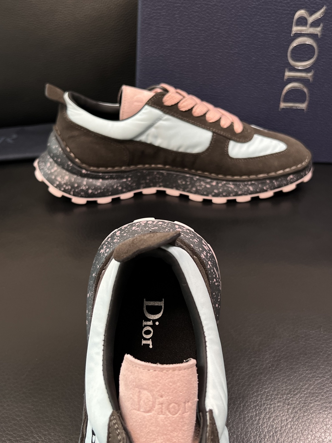 Dior 顶级工艺品 迪奥  专柜同步 原厂配置，意大利进口原版牛皮面料，透气舒适进口水染牛里垫，鞋底：