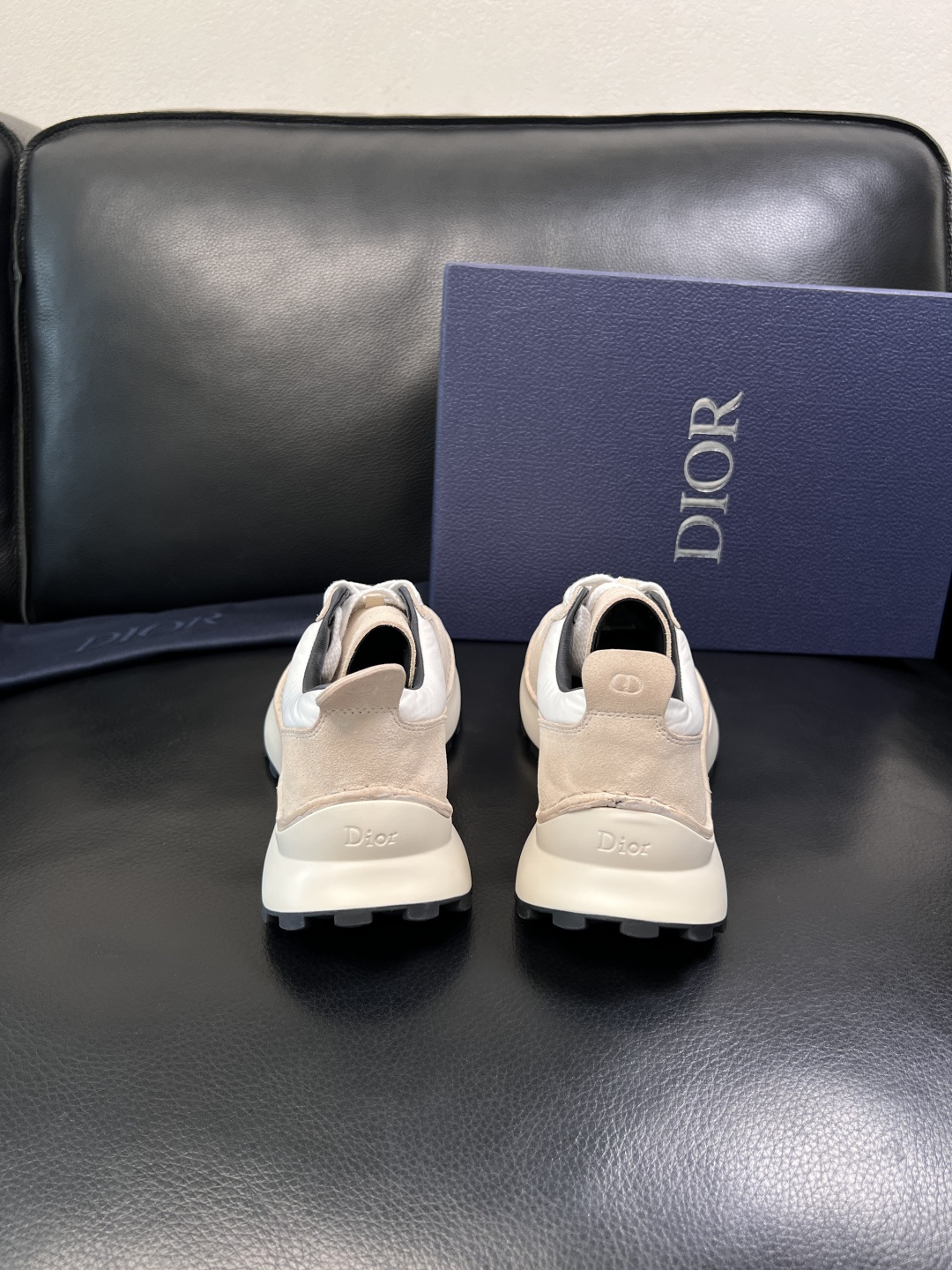 Dior 顶级工艺品 迪奥  专柜同步 原厂配置，意大利进口原版牛皮面料，透气舒适进口水染牛里垫，鞋底：