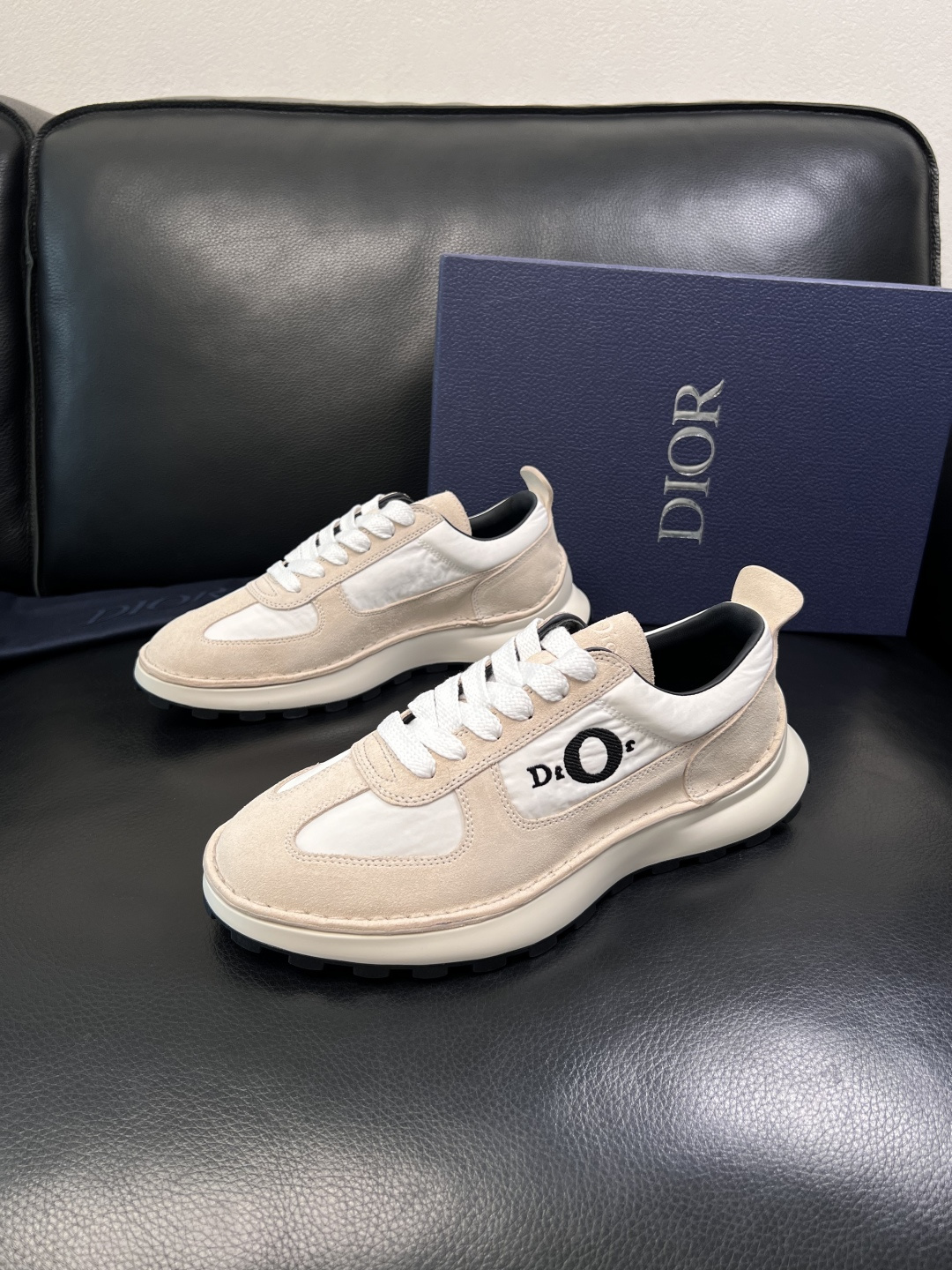 Dior 顶级工艺品 迪奥  专柜同步 原厂配置，意大利进口原版牛皮面料，透气舒适进口水染牛里垫，鞋底：