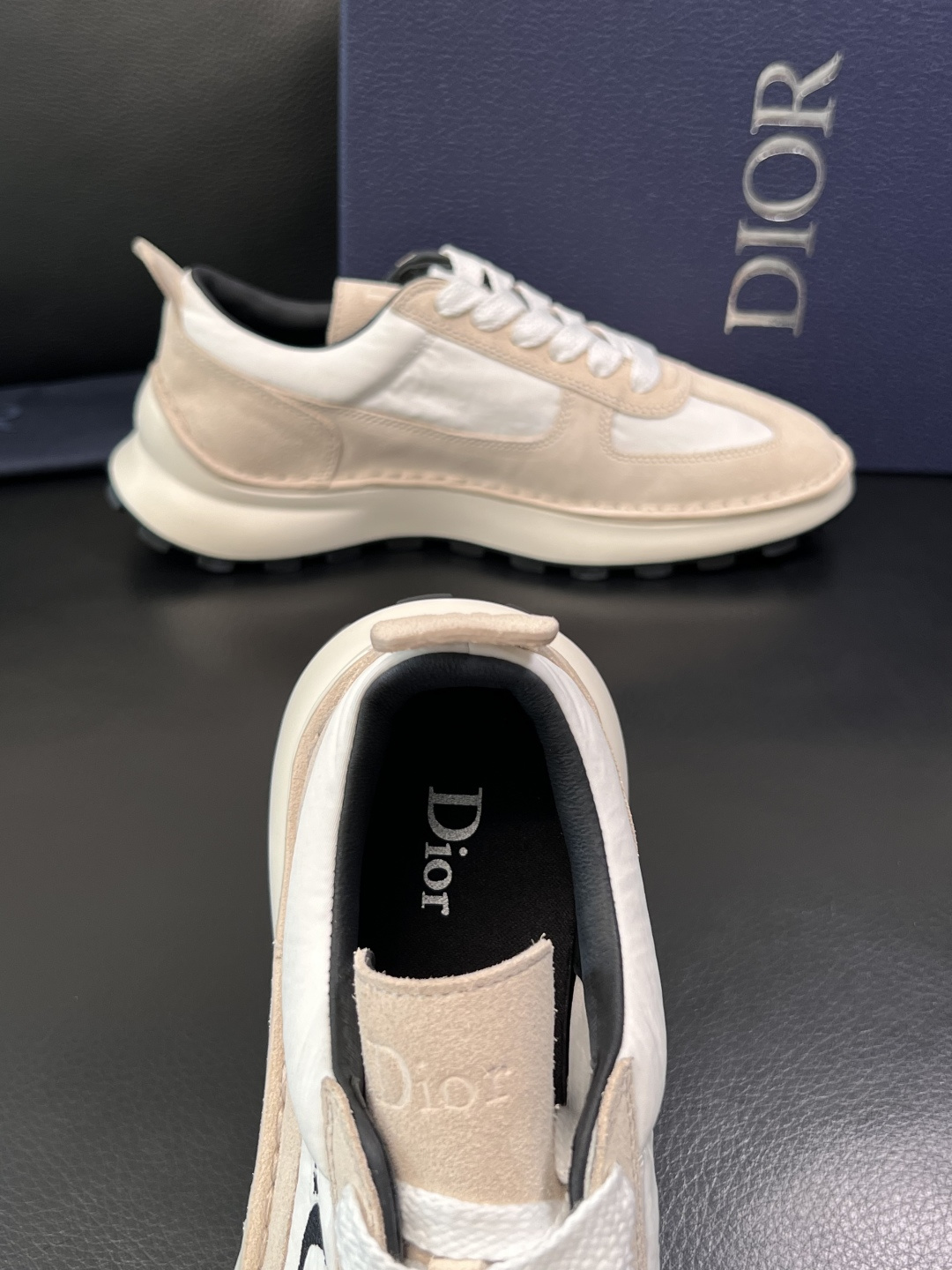 Dior 顶级工艺品 迪奥  专柜同步 原厂配置，意大利进口原版牛皮面料，透气舒适进口水染牛里垫，鞋底：