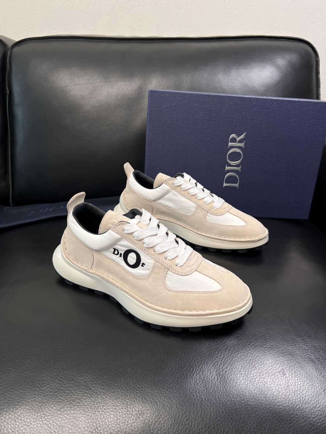 Dior 顶级工艺品 迪奥  专柜同步 原厂配置，意大利进口原版牛皮面料，透气舒适进口水染牛里垫，鞋底：