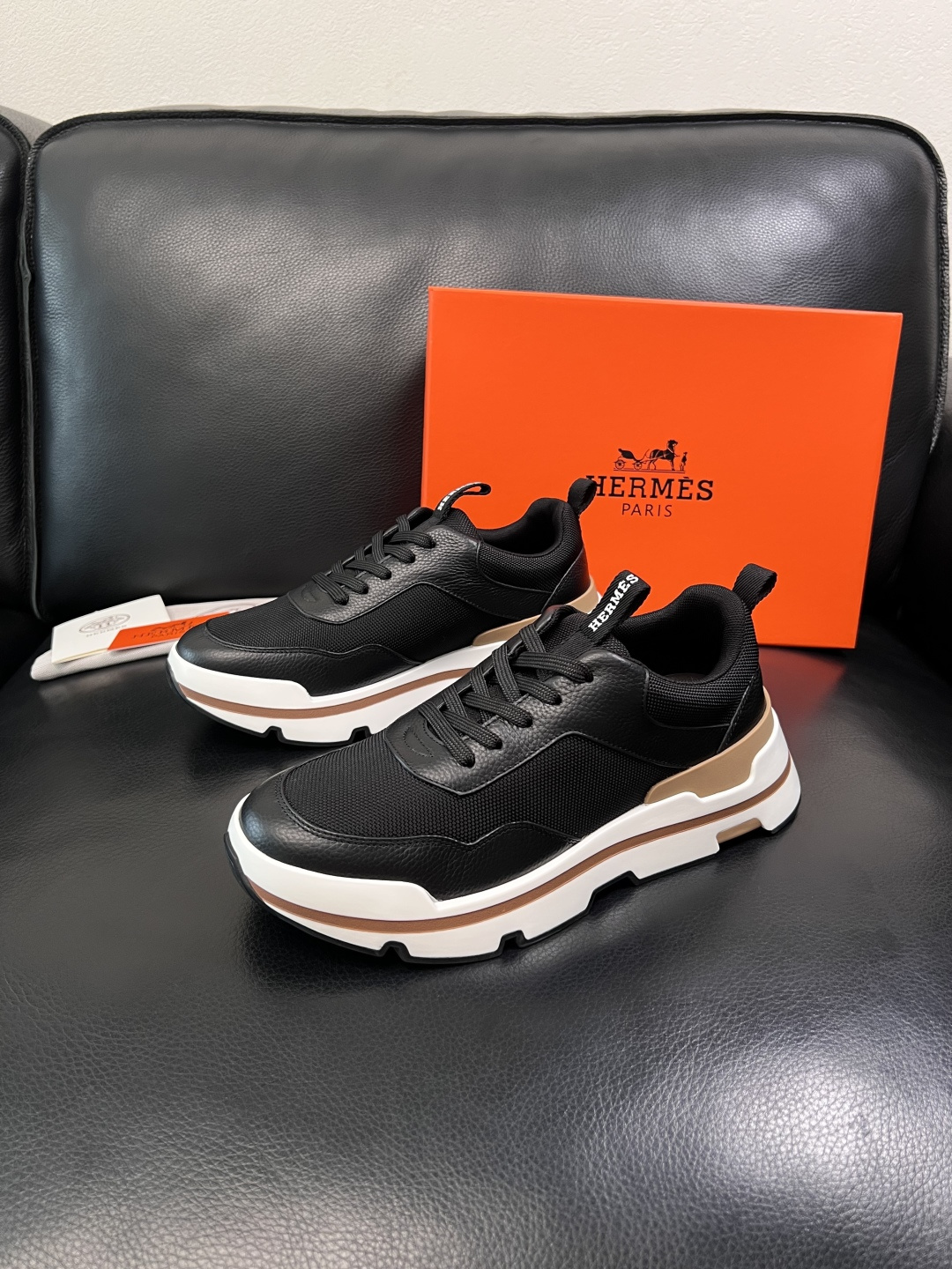 Hermes  高品质  顶级工艺品  爱马仕 专柜同步发售原厂配置，意大利进口原版牛皮面料，高品质拼接