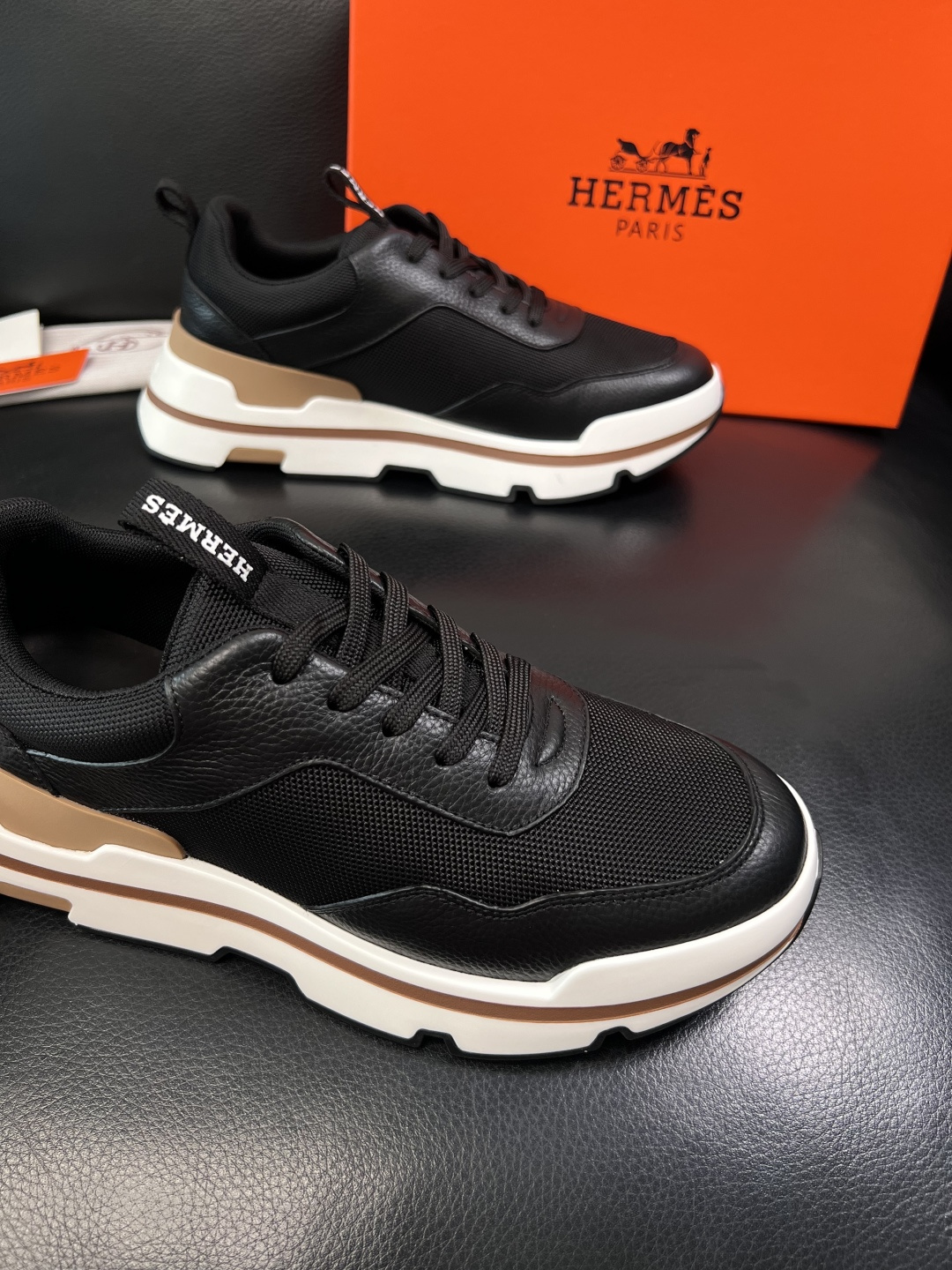 Hermes  高品质  顶级工艺品  爱马仕 专柜同步发售原厂配置，意大利进口原版牛皮面料，高品质拼接