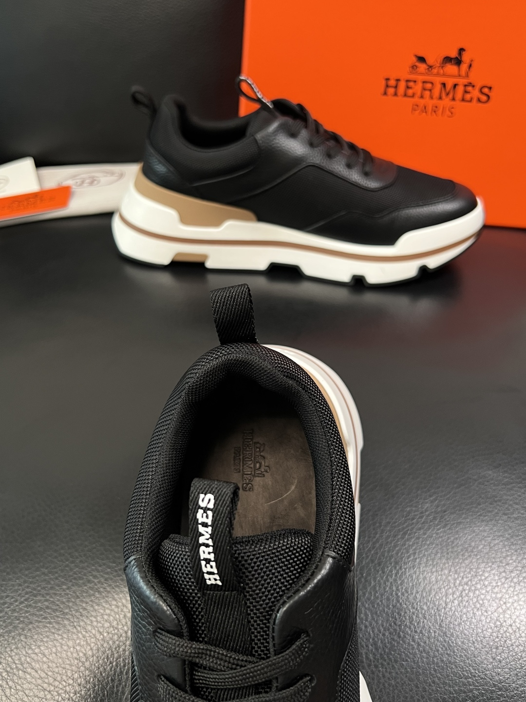 Hermes  高品质  顶级工艺品  爱马仕 专柜同步发售原厂配置，意大利进口原版牛皮面料，高品质拼接
