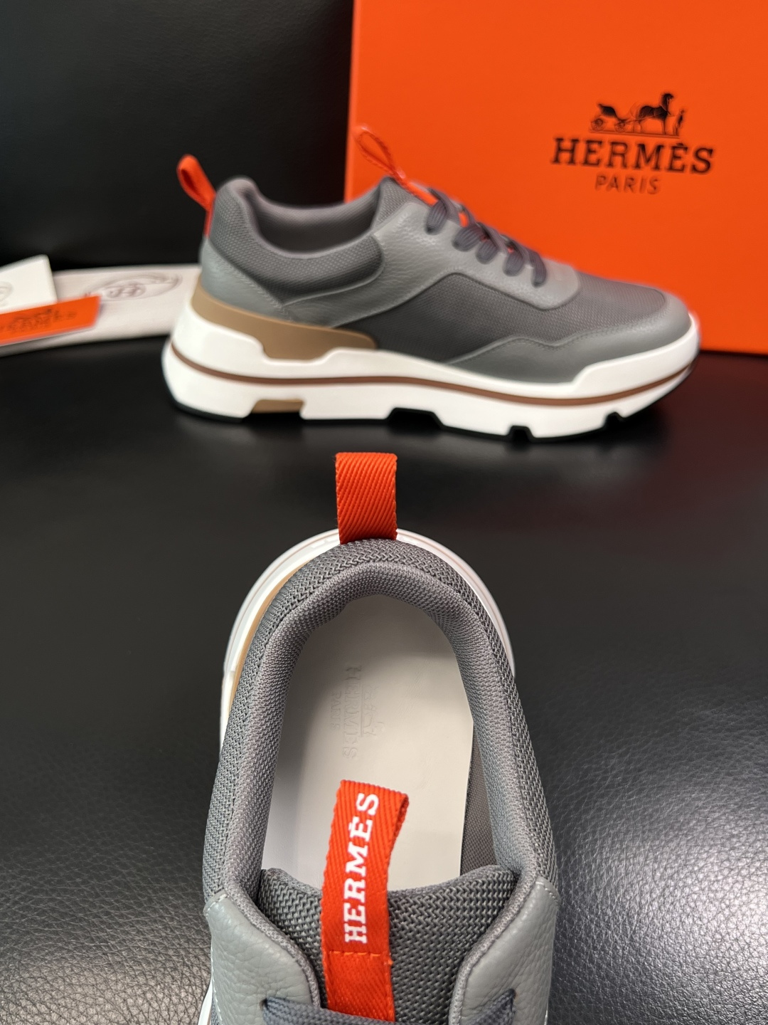 Hermes  高品质  顶级工艺品  爱马仕 专柜同步发售原厂配置，意大利进口原版牛皮面料，高品质拼接