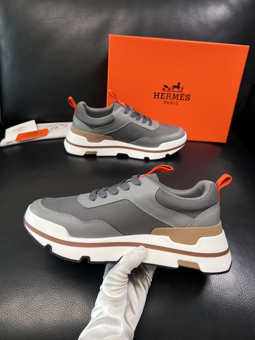 Hermes  高品质  顶级工艺品  爱马仕 专柜同步发售原厂配置，意大利进口原版牛皮面料，高品质拼接