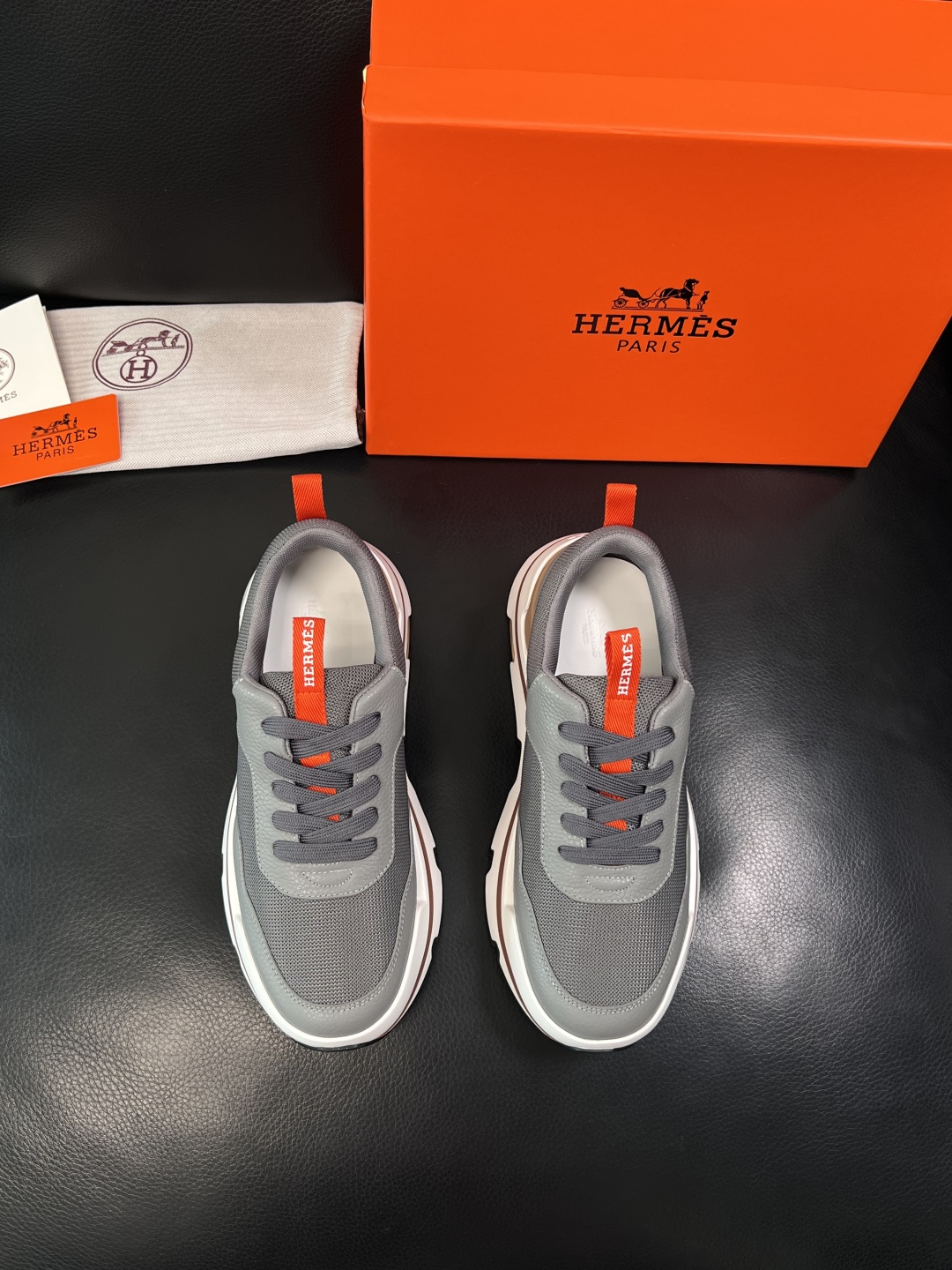 Hermes  高品质  顶级工艺品  爱马仕 专柜同步发售原厂配置，意大利进口原版牛皮面料，高品质拼接