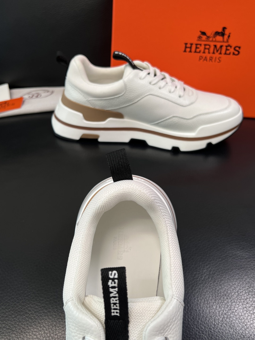 Hermes  高品质  顶级工艺品  爱马仕 专柜同步发售原厂配置，意大利进口原版牛皮面料，高品质拼接