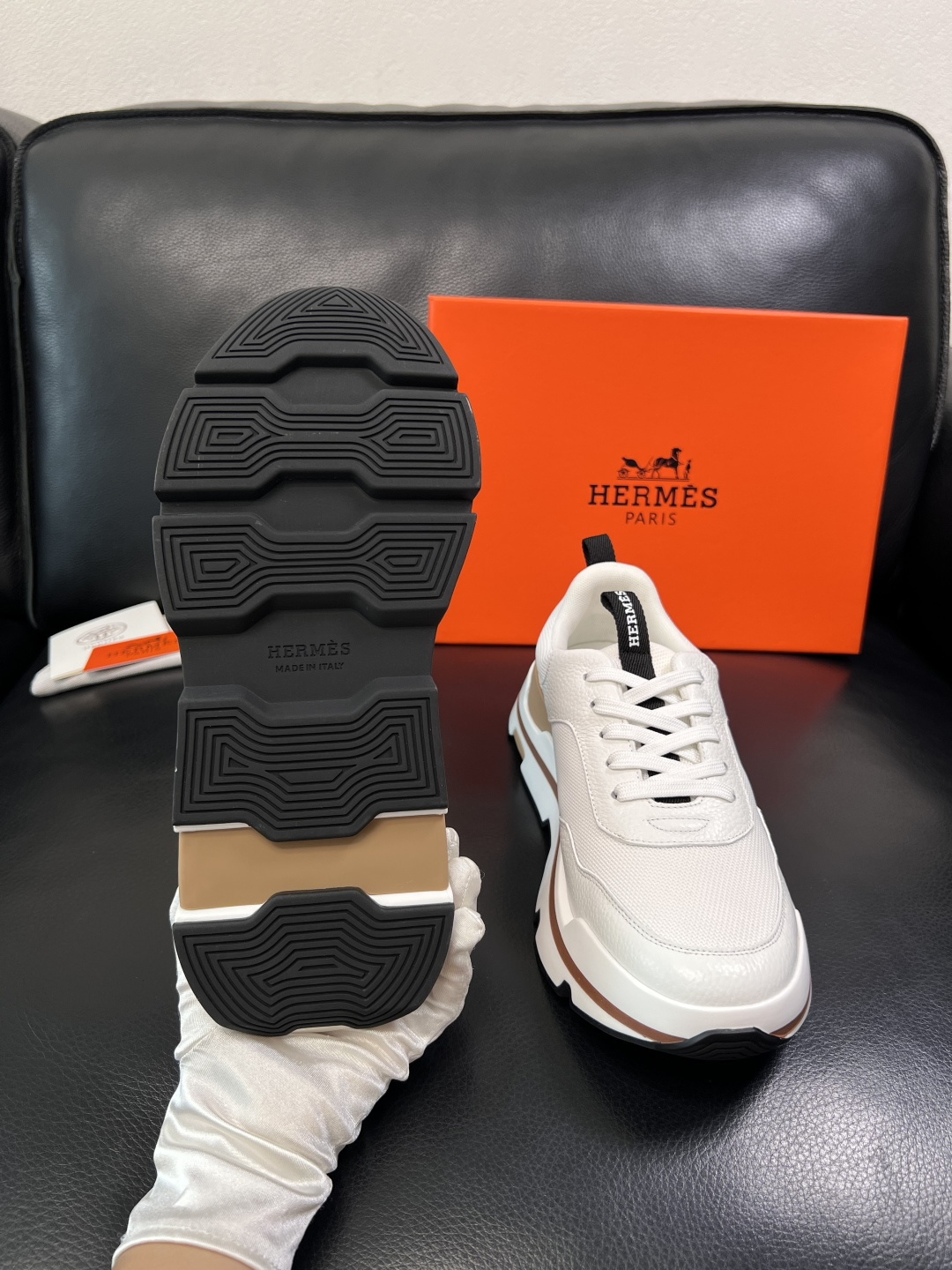 Hermes  高品质  顶级工艺品  爱马仕 专柜同步发售原厂配置，意大利进口原版牛皮面料，高品质拼接