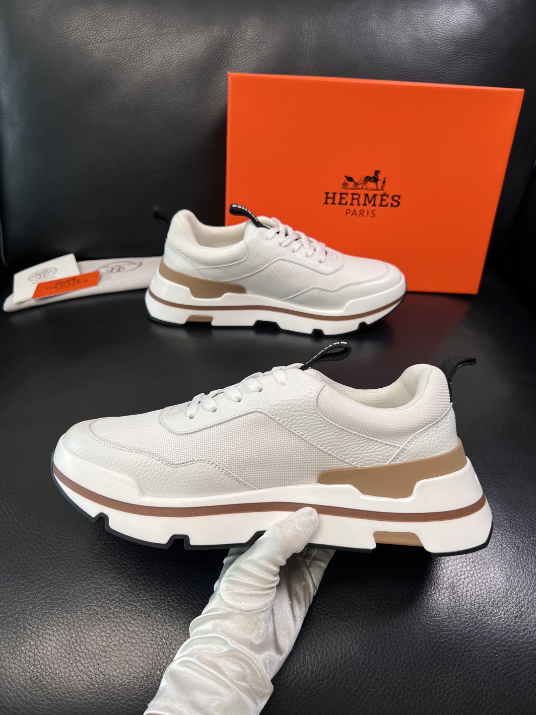 Hermes  高品质  顶级工艺品  爱马仕 专柜同步发售原厂配置，意大利进口原版牛皮面料，高品质拼接