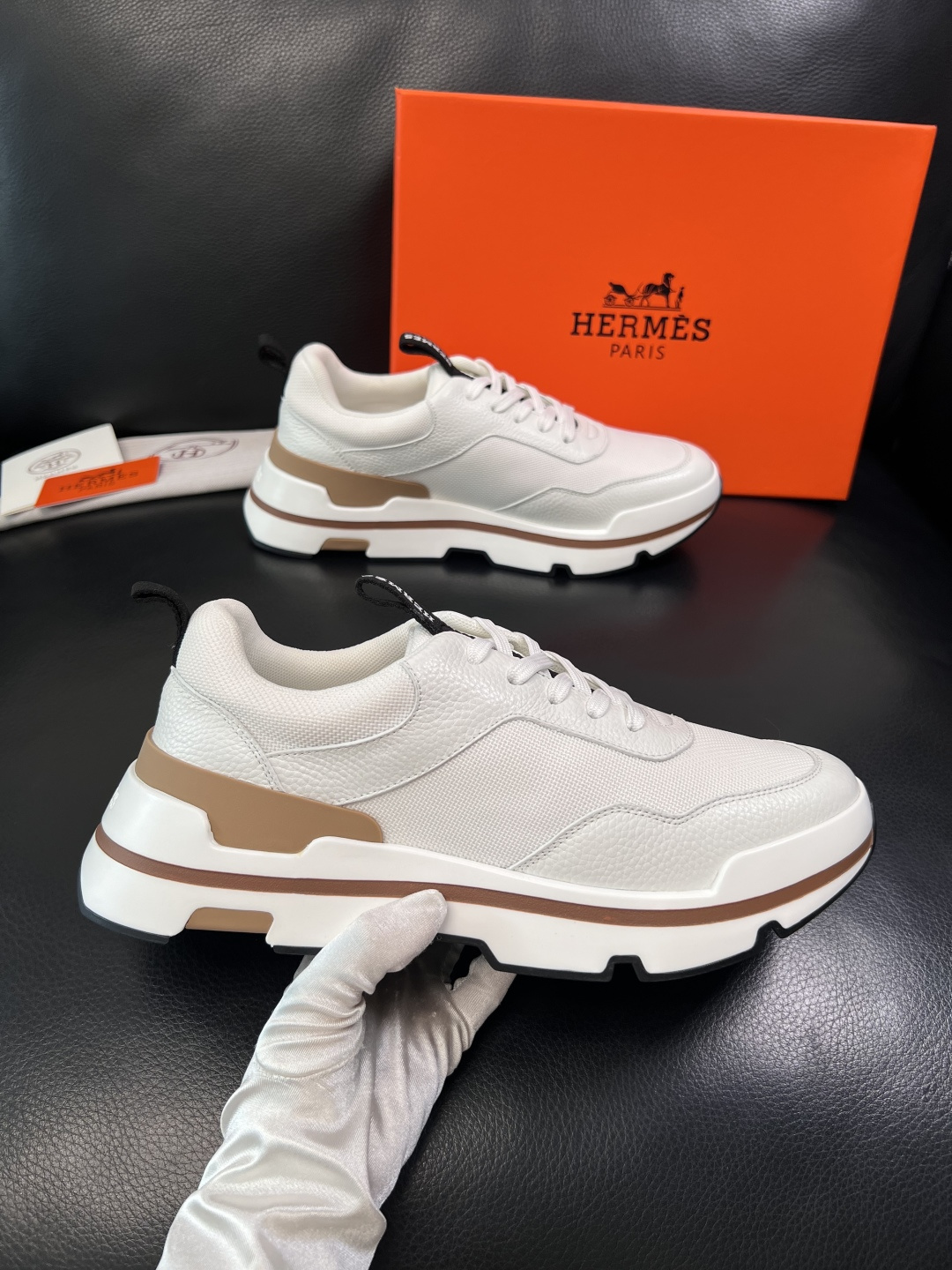 Hermes  高品质  顶级工艺品  爱马仕 专柜同步发售原厂配置，意大利进口原版牛皮面料，高品质拼接